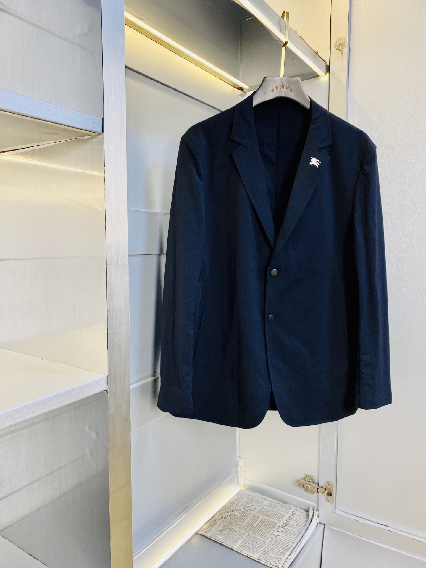 NO:908193,The original item from the official website can wear 210 pounds of Burberry 2026 spring and summer style!  New thin blazer, suit, dress, high version, high quality, original fabric, the same style as Internet celebrity stars! Mold customization of hardware accessories, very comfortable, super versatile and good-looking, non-market ordinary version, feel free to compare, absolute quality guaranteed, color pictures, sizes M-4XL,,burberry,burberry,jackets & coats,business suit,19860909官网原单货 可穿210斤巴宝莉Burberry 2026春夏款！新款薄款西装外套西装西服礼服高版本高品质 原版面料网红明星同款! 开模定制五金辅料 感非常舒服 超级百搭好看 非市场普通版本 随意对比 品质绝对保证 颜色图色 尺码M-4XL,,burberry,burberry,jackets & coats,business suit,,Men's clothing