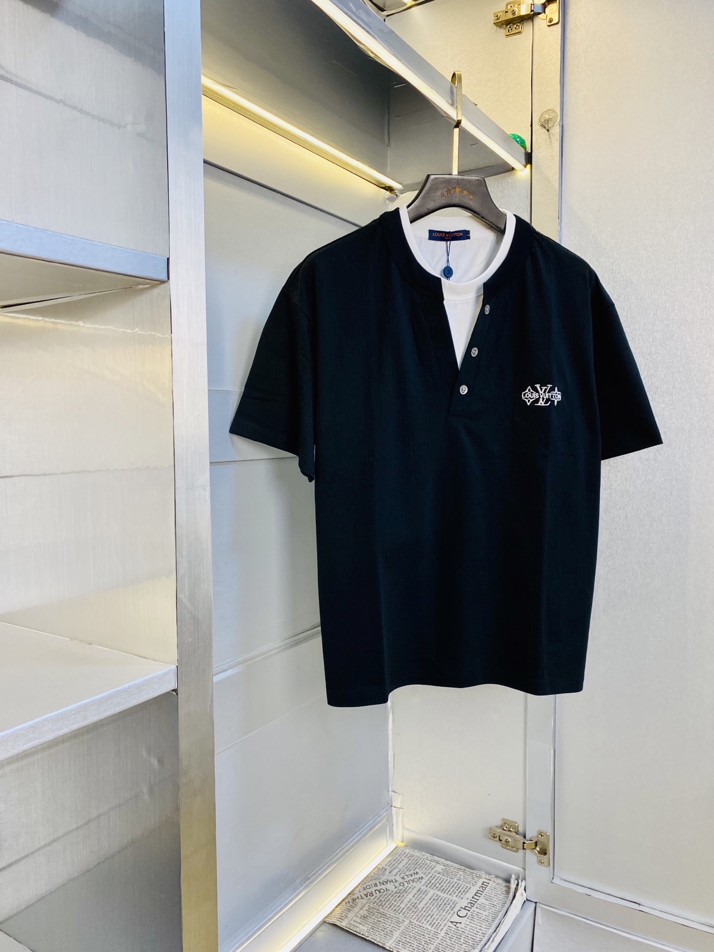 NO:756532,Wearing 190 pounds, Louis Vuitton Lv, original quality, 2026 latest short-sleeved T-shirt, selected counter custom-made top-grade mercerized cotton imported fabrics, all details are perfectly made, 1:1 replica, 100% authentic, original hardware, high-end customized accessories, original factory original label, the upper body effect is amazing!  Size M-3XL,,louis vuitton,louis vuitton,T-shirt,tees,t-shirt,19860909穿190斤 路易威登Lv 原单品质 2026最新款 短袖T恤 精选专柜订制顶级丝光棉进口面料 所有细节做工完美1比1复刻 还原正品百分百 原版五金 高端订制辅料 原厂原标 上身效果超赞！码数M-3XL,,louis vuitton,louis vuitton,T-shirt,tees，t-shirt,,Men's clothing