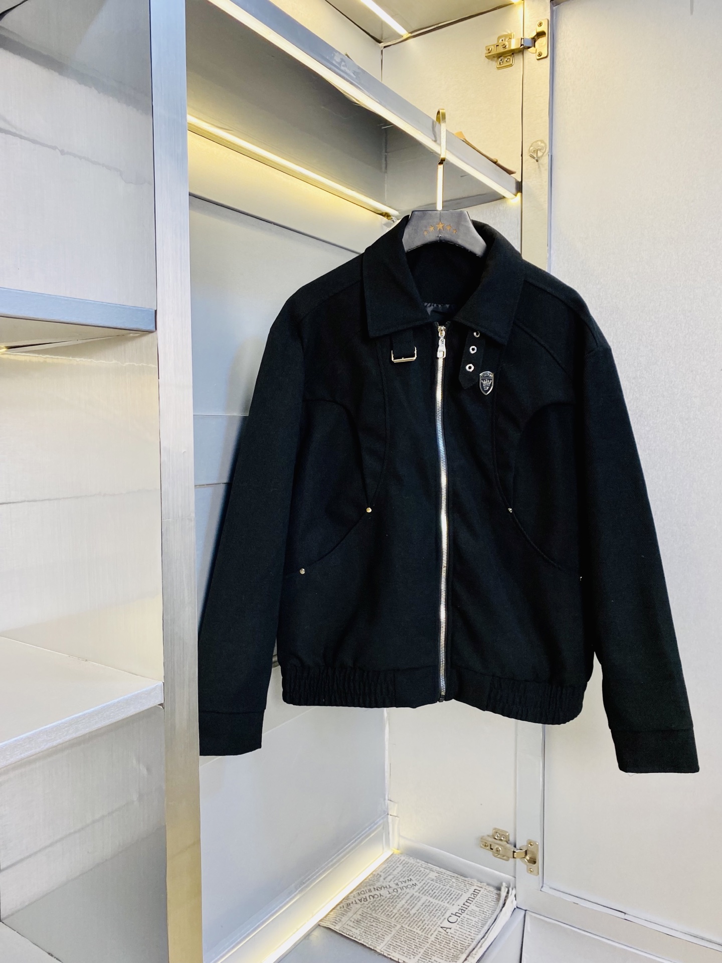 NO:773495,The original item from the official website can wear 240 pounds of Louis Vuitton Lv 2026 spring style!  New coat, jacket and windproof coat. High version and high quality. The original fabric is the same as that of Internet celebrity stars. Open mold to customize hardware and accessories. Very comfortable. Super versatile and good-looking coat. Non-common version in the market. Compare at will. Quality is absolutely guaranteed. Color picture and color. Size M-3XL (175/130 pounds wear M),, louis vuitton, louis vuitton, jackets & coats, jackets & coats,19860909官网原单货 可穿240斤路易威登Lv 2026春款！新款外套夹克防风衣 高版本高品质 原版面料网红明星同款 开模定制五金辅料 感非常舒服 超级百搭好看的一款外套 非市场普通版本 随意对比 品质绝对保证 颜色图色 尺码M-3XL（175/130斤穿M）,,louis vuitton,louis vuitton,jackets & coats,jackets & coats,,Men's clothing