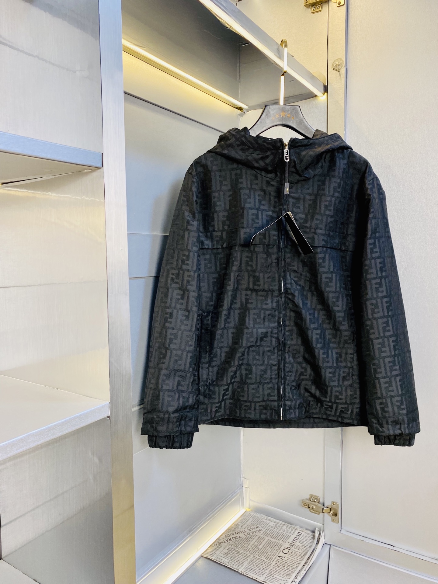 NO:839260,The original item from the official website can wear 200 pounds of Fendi 2026 spring style!  New coat, jacket, windproof coat. High version and high quality. Original fabric, the same style as Internet celebrity stars. Open mold to customize hardware and accessories. Very comfortable. Super versatile and good-looking coat. Not ordinary version in the market. Compare at will. Quality is absolutely guaranteed. Color pictures and colors. Sizes M-3XL,,fendi,fendi,jackets & coats,jackets & coats,19860909官网原单货 可穿200斤芬迪Fendi 2026春款！新款外套夹克防风衣 高版本高品质 原版面料网红明星同款 开模定制五金辅料 感非常舒服 超级百搭好看的一款外套 非市场普通版本 随意对比 品质绝对保证 颜色图色 尺码M-3XL,,fendi,fendi,jackets & coats,jackets & coats,,Men's clothing
