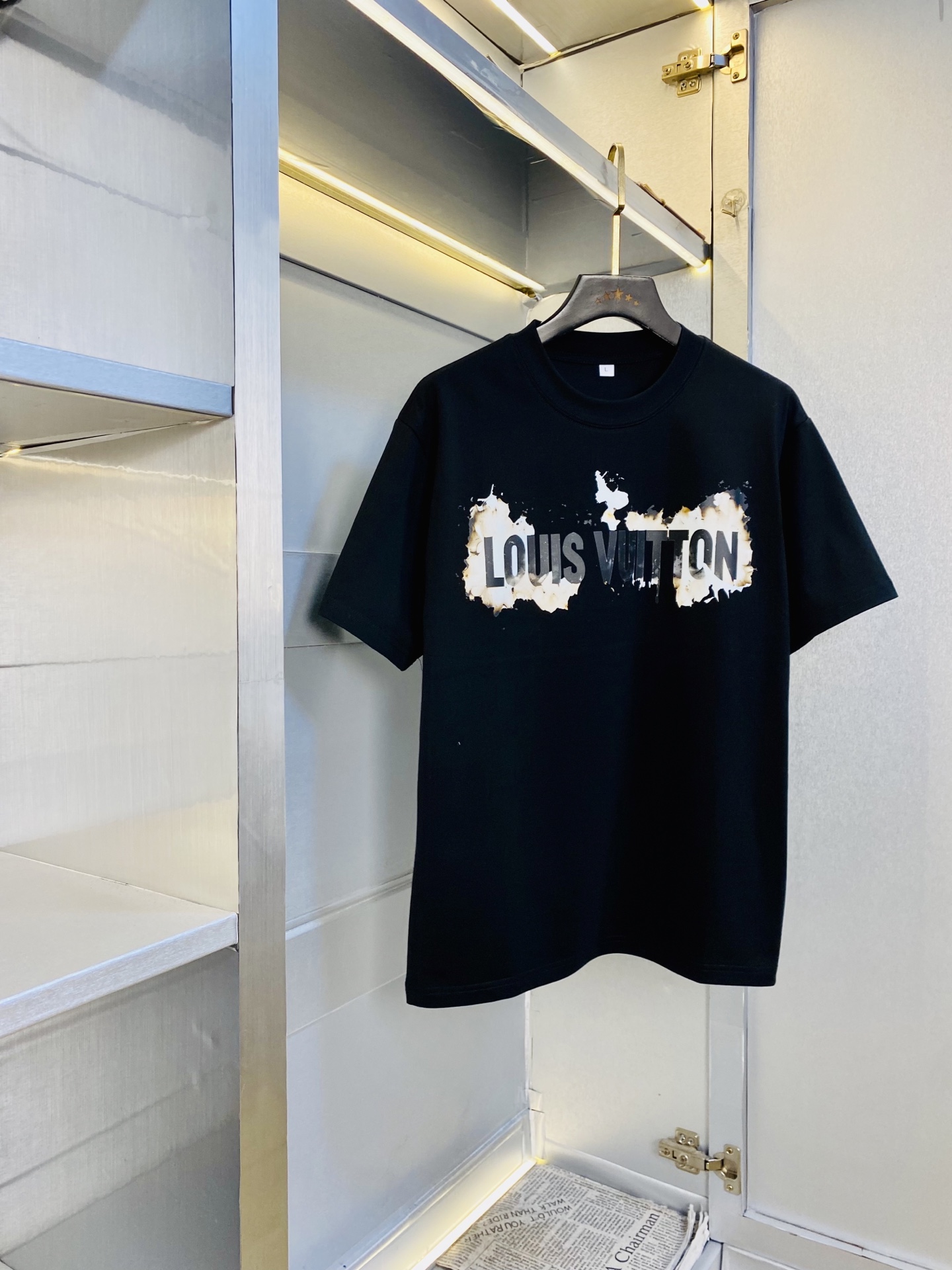 NO:839282,Wearing 210 pounds, Fat Man's Gospel Louis Vuitton Lv, original order quality, 2026 latest men's short-sleeved T-shirt, selected counter custom-made top imported fabrics, all details perfectly made 1:1 replica, 100% authentic, original hardware, high-end customized accessories, original factory original label, the upper body effect is amazing!  The size is too large M-4XL,,louis vuitton,louis vuitton,T-shirt,tees,t-shirt,19860909穿210斤 胖子福音路易威登Lv 原单品质 2026最新款 男装短袖T恤 精选专柜订制顶级进口面料 所有细节做工完美1比1复刻 还原正品百分百 原版五金 高端订制辅料 原厂原标 上身效果超赞！码数偏大M-4XL,,louis vuitton,louis vuitton,T-shirt,tees，t-shirt,,Men's clothing