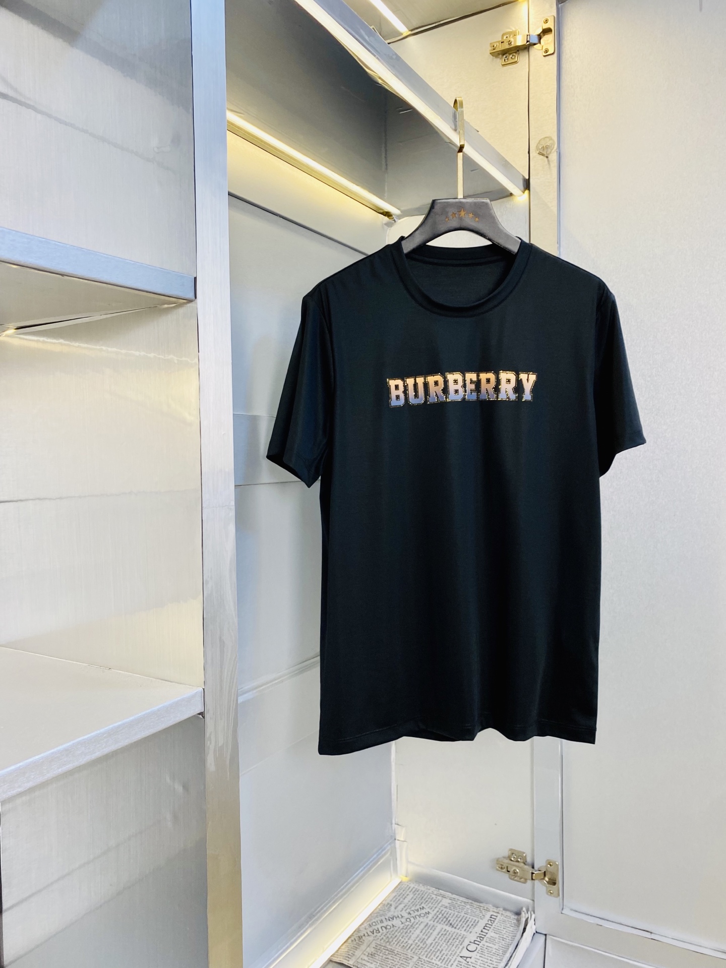 NO:773480,Wearing 240 pounds, Good News for Fatty, Couple Style, Size M-6XL, Burberry, Original Quality, 2026 Latest Men's Short-Sleeved T-shirt Clothes, Selected Counter Customized Top-grade Mercerized Cotton Imported Fabrics, All Details Perfectly Workmanship, 1:1 Reproduction, 100% Authentic, Original Hardware, High-End Custom Accessories, Original Factory Original Label, The upper body effect is amazing!  ,,burberry,burberry,T-shirt,tees,t-shirt,19860909穿240斤 胖子福音 情侣款 码数M-6XL 巴宝莉Burberry 原单品质 2026最新款 男装短袖T恤 衣服 精选专柜订制顶级丝光棉进口面料 所有细节做工完美1比1复刻 还原正品百分百 原版五金 高端订制辅料 原厂原标 上身效果超赞！,,burberry,burberry,T-shirt,tees，t-shirt,,Men's clothing
