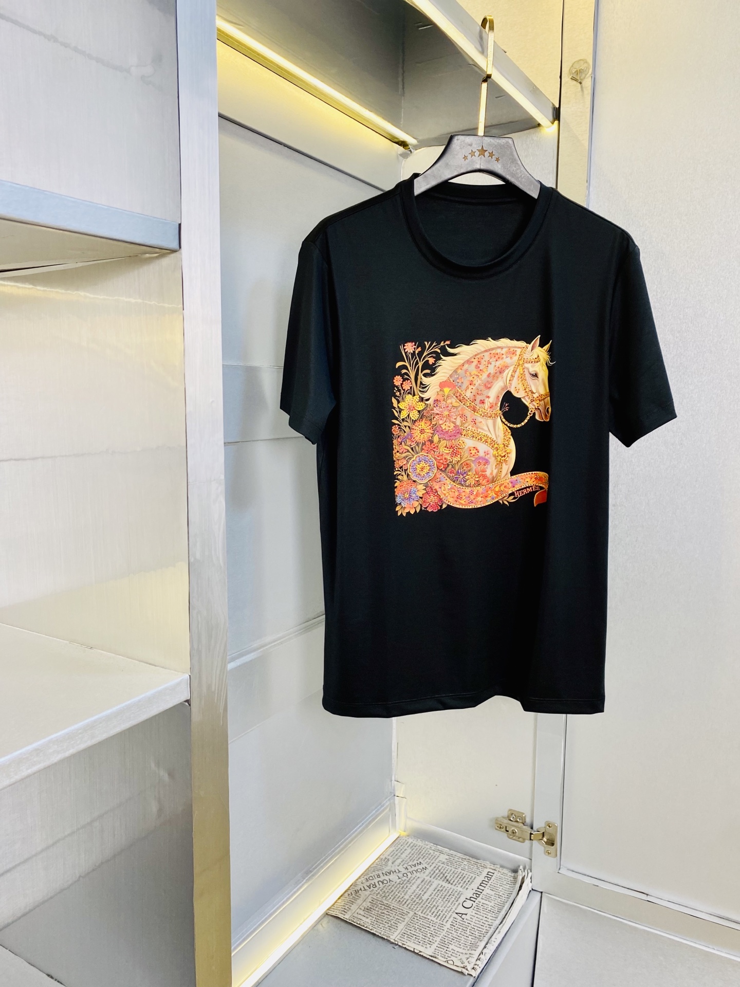 NO:839322,Wearing 240 pounds, Good News for Fatty, Couple Style, Size M-6XL, Hermes, Original Order Quality, 2026 Latest Men's Short-Sleeved T-shirt Clothes, Selected Counter Customized Top-grade Mercerized Cotton Imported Fabrics, All Details Perfectly Workmanship, 1:1 Reproduction, 100% Restored Original Hardware, High-End Custom Accessories, Original Factory Original Label, The upper body effect is amazing!  ,,hermes,hermes,T-shirt,tees,t-shirt,19860909穿240斤 胖子福音 情侣款 码数M-6XL 爱马仕Hermes 原单品质 2026最新款 男装短袖T恤 衣服 精选专柜订制顶级丝光棉进口面料 所有细节做工完美1比1复刻 还原正品百分百 原版五金 高端订制辅料 原厂原标 上身效果超赞！,,hermes,hermes,T-shirt,tees，t-shirt,,Men's clothing