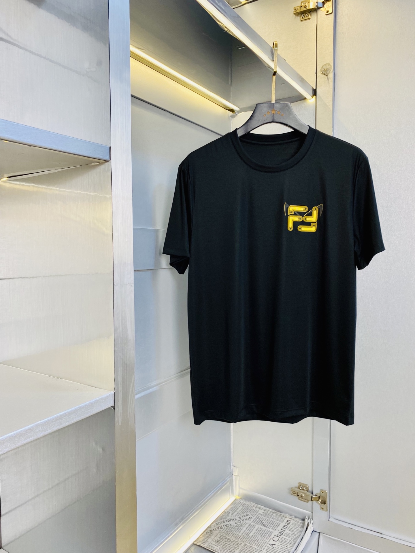 NO:831036,Wearing 240 pounds, fat man's gospel, couple's style, size M-6XL, Fendi, original quality, 2026 latest men's short-sleeved T-shirt clothes, selected counters, customized top-grade mercerized cotton imported fabrics, all details perfectly made, 1:1 replica, 100% authentic, original hardware, high-end customized accessories, original factory label, the upper body effect is amazing!  ,,fendi,fendi,T-shirt,tees,t-shirt,19860909穿240斤 胖子福音 情侣款 码数M-6XL 芬迪Fendi 原单品质 2026最新款 男装短袖T恤 衣服 精选专柜订制顶级丝光棉进口面料 所有细节做工完美1比1复刻 还原正品百分百 原版五金 高端订制辅料 原厂原标 上身效果超赞！,,fendi,fendi,T-shirt,tees，t-shirt,,Men's clothing