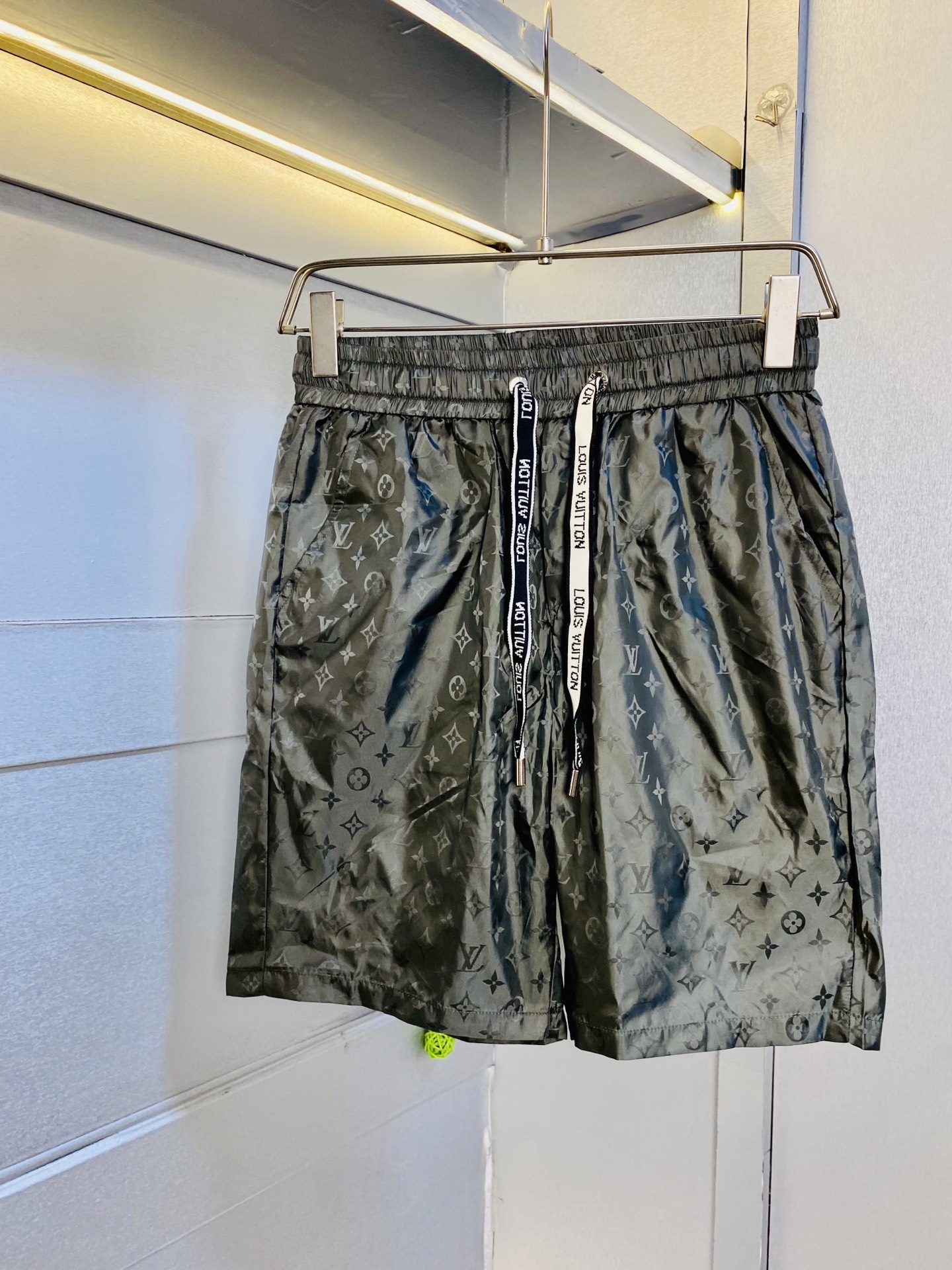 Alternative view of Louis Vuitton Shorts 09529