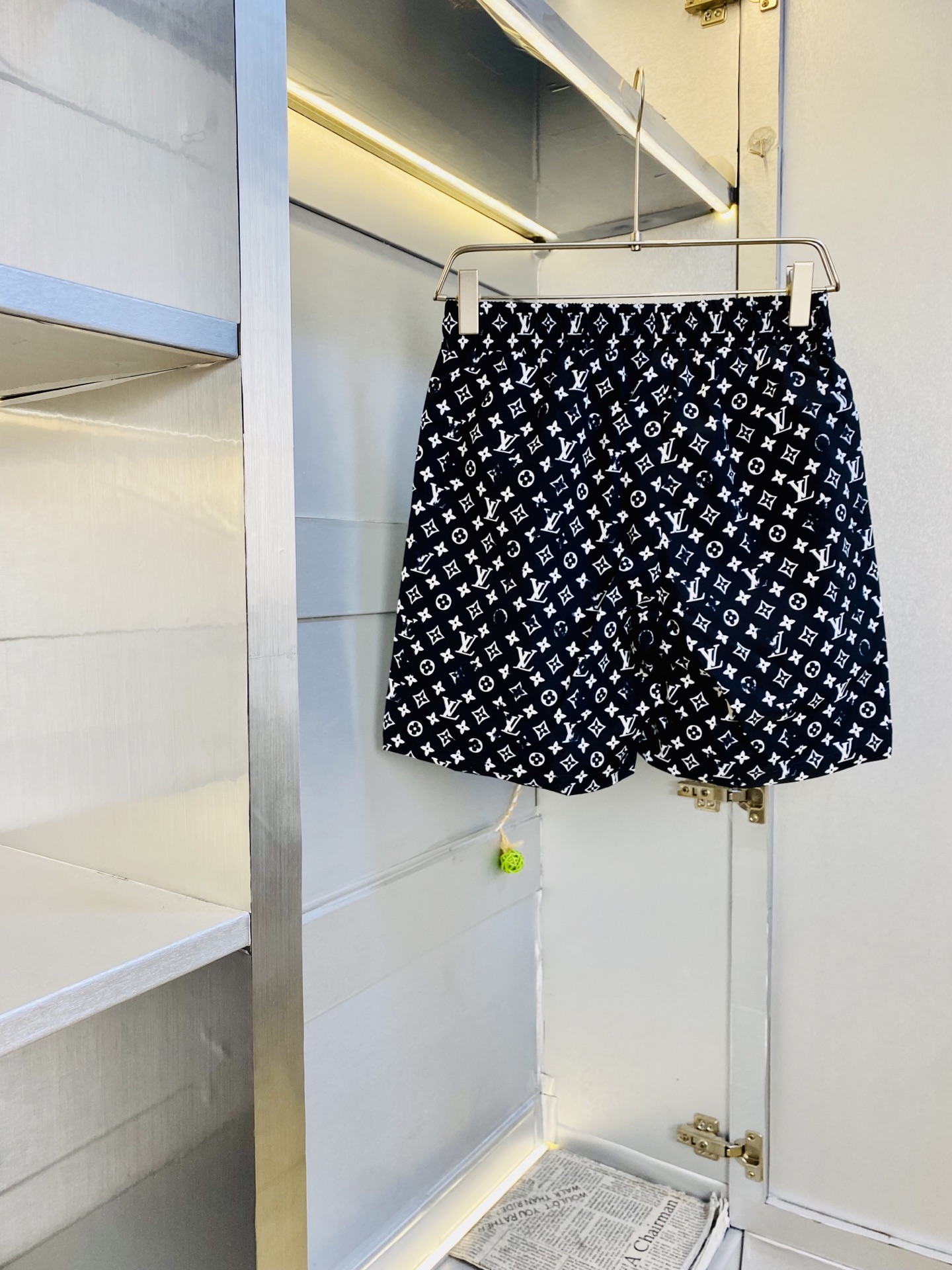 Alternative view of Louis Vuitton Shorts 09527