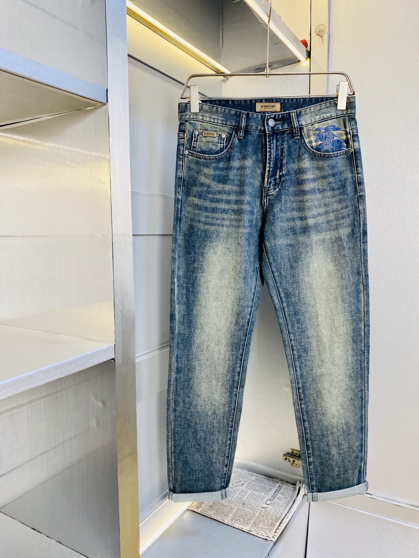 NO:773462,Original item, can wear 220 pounds. Burberry 2026 new thin jeans are available at the counter at the same time. Fashionable casual stretch jeans, imported original fabrics, upper body is comfortable and breathable, top craftsmanship hardware accessories. Extremely high grade, super correct version, fashionable and stylish upper body!  A wardrobe essential!  Size 29-40,,burberry,burberry,jeans,19860909原单货 可穿220斤巴宝莉Burberry 2026薄款牛仔裤新款专柜同步有售,时尚休闲裤弹力牛仔裤,进口原版面料,上身舒适透气,顶级工艺五金配饰.档次极高,版型超正,上身时尚有型！衣橱必备单品！尺码29-40,,burberry,burberry,jeans,,Men's clothing