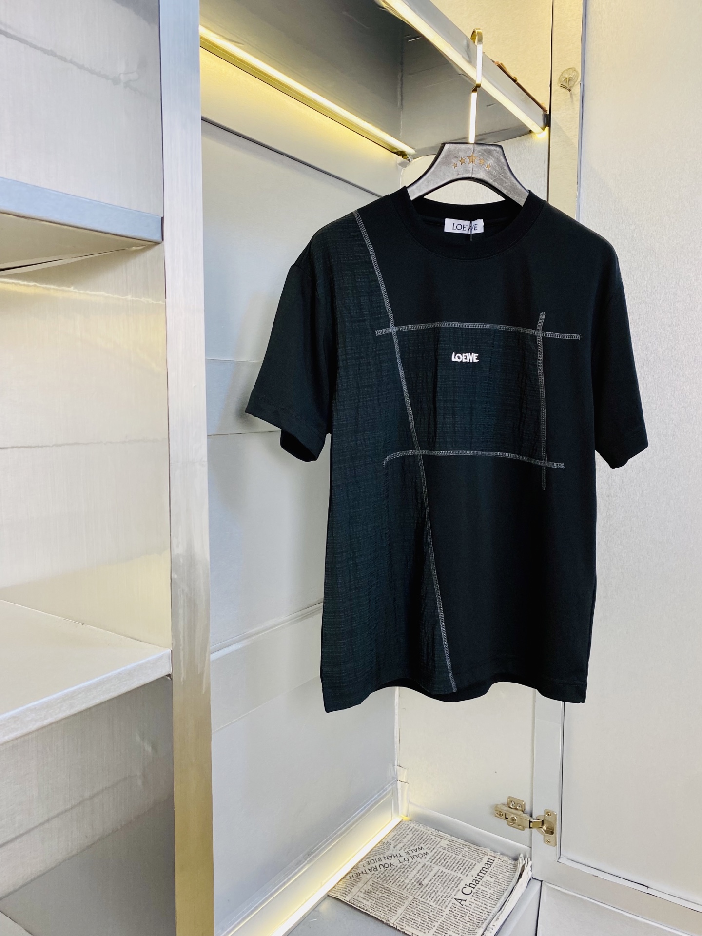 NO:773481,Wearing 190 pounds, couple outfit Loewe. Original quality. 2026 latest short-sleeved T-shirt. Selected counters to customize top-grade imported fabrics. All details are perfectly made and reproduced 1:1. 100% authentic. Original hardware. High-end customized accessories. Original factory original label. The upper body effect is amazing!  Size M-3XL,,loewe,loewe,T-shirt,tees,t-shirt,19860909穿190斤 情侣装罗意威Loewe 原单品质 2026最新款短袖T恤 精选专柜订制顶级进口面料 所有细节做工完美1比1复刻 还原正品百分百 原版五金 高端订制辅料 原厂原标 上身效果超赞！码数M-3XL,,loewe,loewe,T-shirt,tees，t-shirt,,Men's clothing