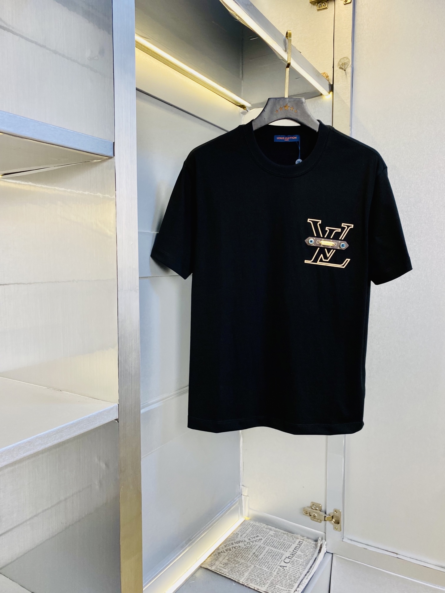 NO:844425,Wearing 220 pounds, Fat Man’s Gospel, Couple’s Wear, Louis Vuitton Lv, Original Order Quality, 2026 Latest Short-Sleeved T-shirt, Selected Counter Customized Top Imported Fabrics, All Details are Perfectly Workmanship, 1:1 Reproduction, 100% Authentic, Original Hardware, High-End Custom Accessories, Original Factory Original Label, The upper body effect is amazing!  The size is too large M-3XL (/130 pounds wear M),, louis vuitton, louis vuitton, T-shirt, tees, t-shirt,19860909穿220斤 胖子福音 情侣装路易威登Lv 原单品质 2026最新款短袖T恤 精选专柜订制顶级进口面料 所有细节做工完美1比1复刻 还原正品百分百 原版五金 高端订制辅料 原厂原标 上身效果超赞！码数偏大M-3XL(/130斤穿M),,louis vuitton,louis vuitton,T-shirt,tees，t-shirt,,Men's clothing