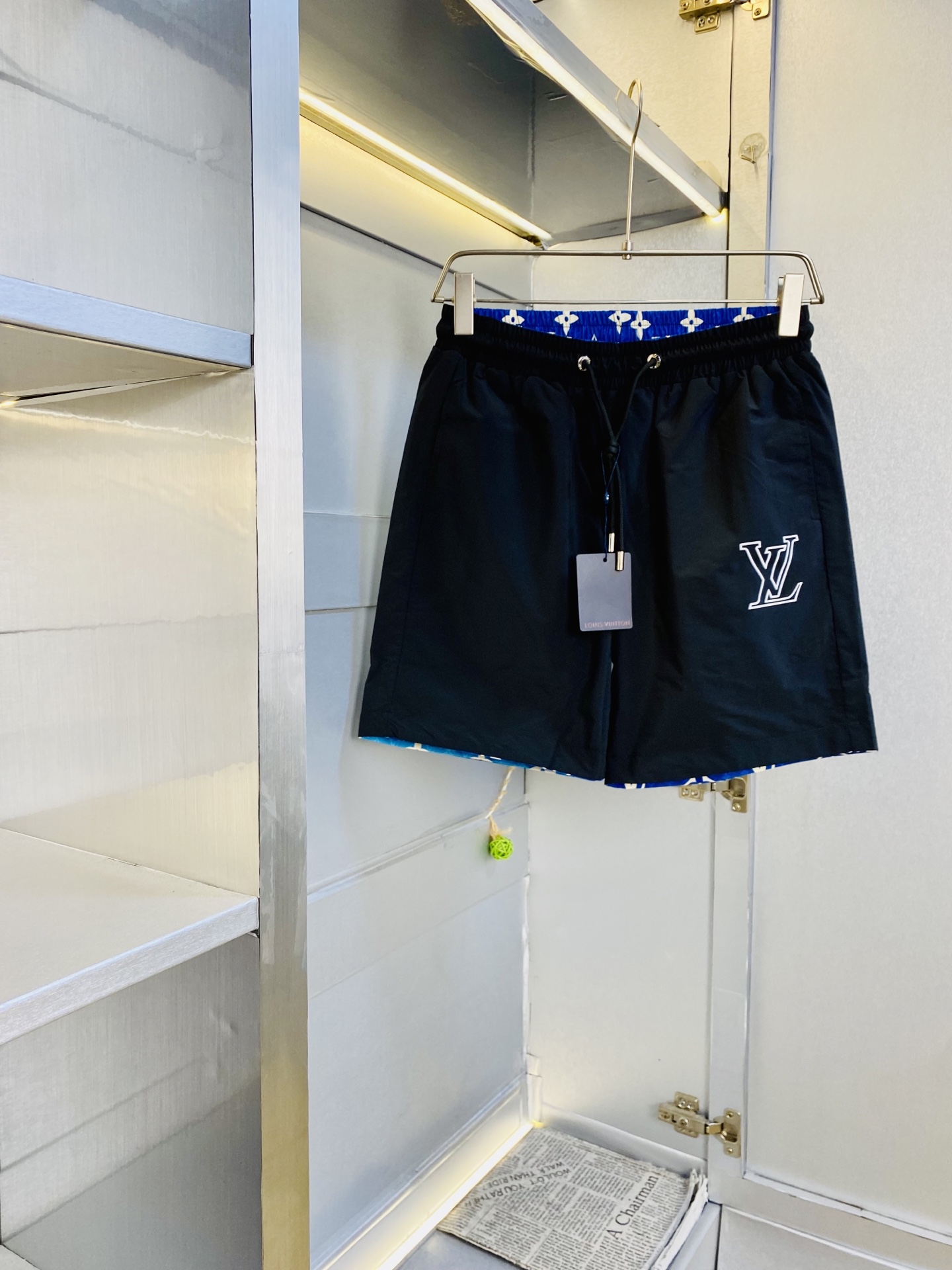 NO:844396,Reversible!  Original item, can wear 200 pounds of Louis Vuitton Lv 2026 new summer quick-drying shorts, quick-drying pants, available at the counter, hardware belt logo, fashionable casual pants, imported original fabrics, upper body comfortable and breathable, top craftsmanship pattern, waist technology threaded surround, extremely high grade, super correct version, fashionable and stylish upper body!  A must-have for your spring and summer wardrobe!  Size M-3XL,,louis vuitton,louis vuitton,shorts,19860909双面穿！ 原单货 可穿200斤路易威登Lv 2026 夏季新品速干短裤 速干裤,专柜同步有售,五金带Logo,时尚休闲裤 ,进口原版面料,上身舒适透气,顶级工艺图案,腰围工艺螺纹围接,档次极高,版型超正,上身时尚有型！春夏衣橱必备单品！尺码M-3XL,,louis vuitton,louis vuitton,shorts,,Men's clothing