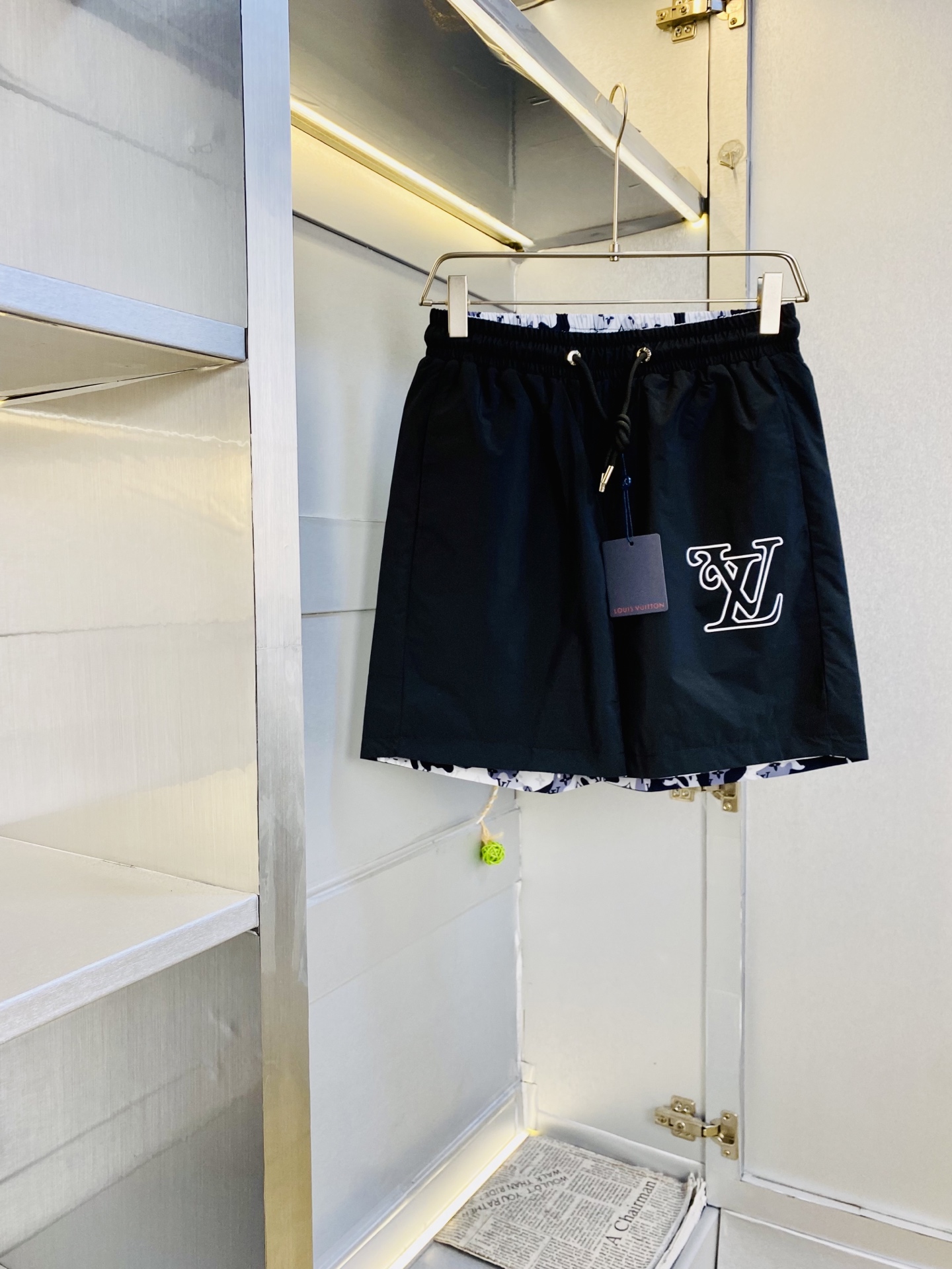 NO:844406,Reversible!  Original item, can wear 200 pounds of Louis Vuitton Lv 2026 new summer quick-drying shorts, quick-drying pants, available at the counter, hardware belt logo, fashionable casual pants, imported original fabrics, upper body comfortable and breathable, top craftsmanship pattern, waist technology threaded surround, extremely high grade, super correct version, fashionable and stylish upper body!  A must-have for your spring and summer wardrobe!  Size M-3XL,,louis vuitton,louis vuitton,shorts,19860909双面穿！ 原单货 可穿200斤路易威登Lv 2026 夏季新品速干短裤 速干裤,专柜同步有售,五金带Logo,时尚休闲裤 ,进口原版面料,上身舒适透气,顶级工艺图案,腰围工艺螺纹围接,档次极高,版型超正,上身时尚有型！春夏衣橱必备单品！尺码M-3XL,,louis vuitton,louis vuitton,shorts,,Men's clothing