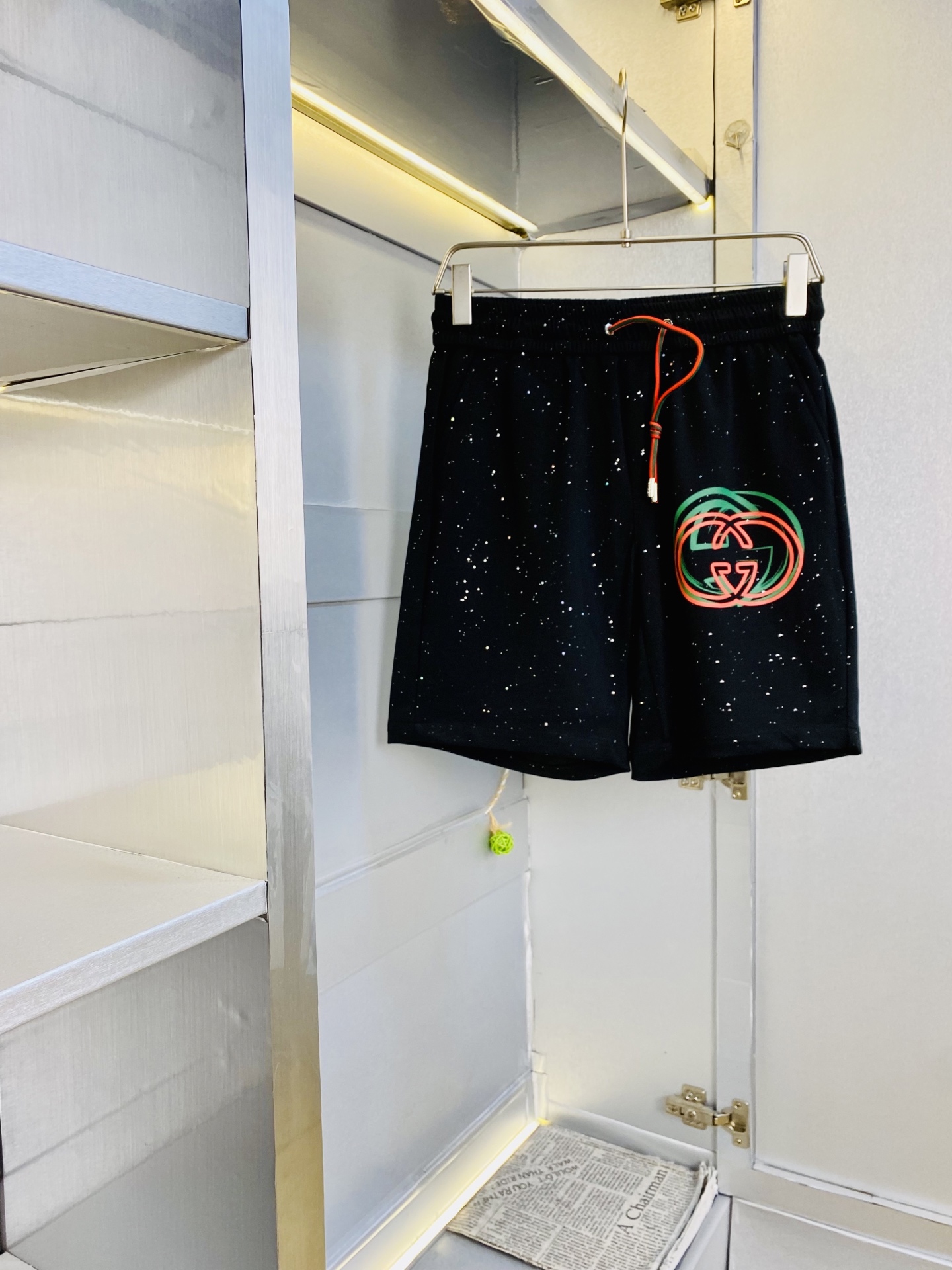 NO:842354,The original item can wear 200 pounds of Gucci 2026 new summer shorts, available at the counter at the same time, hardware belt logo, fashionable casual pants, imported original fabrics, upper body comfortable and breathable, top craftsmanship pattern, waistband threaded surround, extremely high grade, super correct fit, fashionable and stylish upper body!  A must-have for your spring and summer wardrobe!  Size M-3XL,,gucci,shorts,19860909原单货 可穿200斤古奇Gucci 2026 夏季新品短裤,专柜同步有售,五金带Logo,时尚休闲裤 ,进口原版面料,上身舒适透气,顶级工艺图案,腰围工艺螺纹围接,档次极高,版型超正,上身时尚有型！春夏衣橱必备单品！尺码M-3XL,,gucci,shorts,,Men's clothing