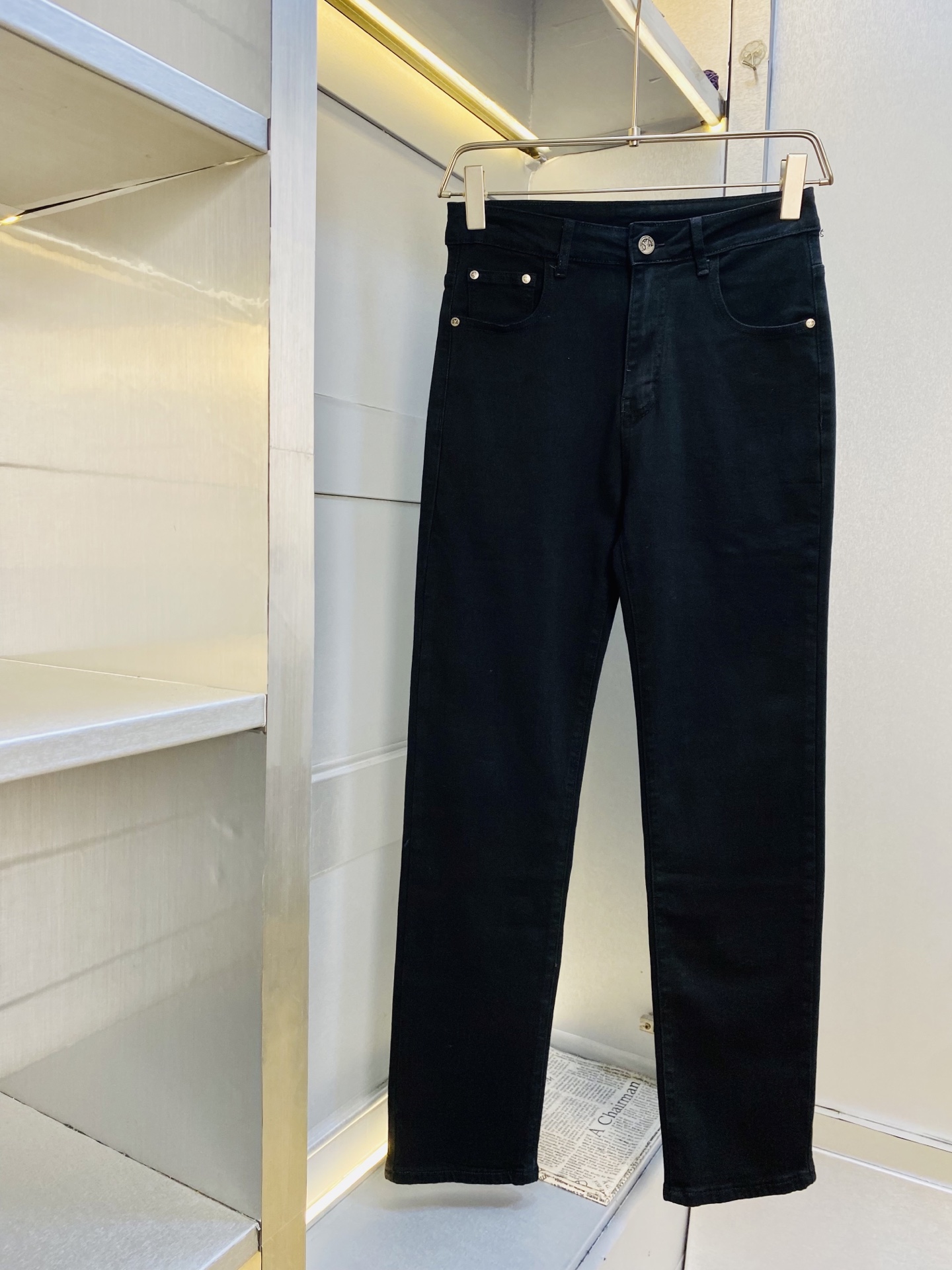 NO:839359,The original item can wear 200 pounds. Louis Vuitton Lv 2026 new thin jeans are available at the counter at the same time. Fashionable casual stretch jeans, imported original fabrics, comfortable and breathable upper body, top craftsmanship hardware accessories. Extremely high grade, super correct version, fashionable and stylish upper body!  A wardrobe essential!  Size 28-38,,louis vuitton,louis vuitton,jeans,19860909原单货 可穿200斤路易威登Lv 2026薄款牛仔裤新款专柜同步有售,时尚休闲裤弹力牛仔裤,进口原版面料,上身舒适透气,顶级工艺五金配饰.档次极高,版型超正,上身时尚有型！衣橱必备单品！尺码28-38,,louis vuitton,louis vuitton,jeans,,Men's clothing