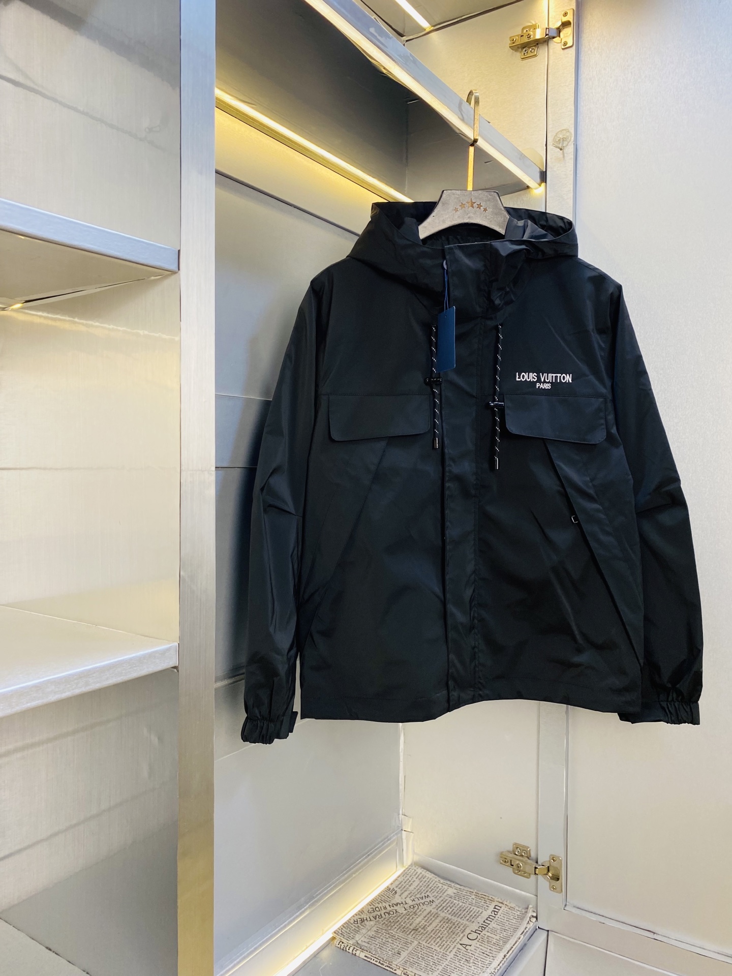 NO:844430,Original item from the official website. Can wear 200 pounds of Louis Vuitton Lv 2026ss new jacket. High version and high quality. The original fabric is the same as that of Internet celebrity stars. Mold customization hardware accessories. Very comfortable. Super versatile and good-looking jacket. Non-market ordinary version. Compare at will. Quality is absolutely guaranteed. Color, picture and color. Size M-3XL,,louis vuitton,louis vuitton,jackets & coats,jackets & coats,19860909官网原单货 可穿200斤路易威登Lv 2026ss新款夹克外套 高版本高品质 原版面料网红明星同款 开模定制五金辅料 感非常舒服 超级百搭好看的一款外套 非市场普通版本 随意对比 品质绝对保证 颜色图色 尺码M-3XL,,louis vuitton,louis vuitton,jackets & coats,jackets & coats,,Men's clothing