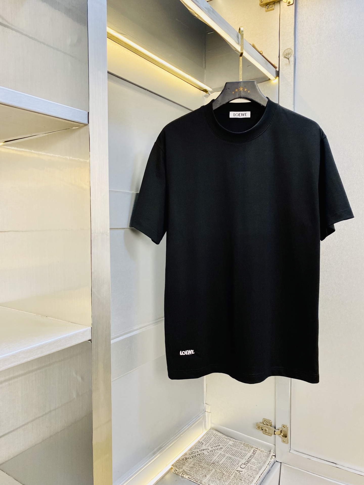 NO:903154,Wearing 220 pounds, fat man's gospel, couple's outfit Loewe, original order quality, 2026 latest men's short-sleeved T-shirt, selected counter custom-made top-grade heavyweight pure cotton imported fabrics, all details are perfectly made, 1:1 replica, 100% authentic, original hardware, high-end customized accessories, original factory original label, the upper body effect is amazing!  The size is too large M-3XL (175/-150 pounds wear M),,loewe,loewe,T-shirt,tees,t-shirt,19860909穿220斤 胖子福音 情侣装罗意威Loewe 原单品质 2026最新款 男装短袖T恤 精选专柜订制顶级重磅纯棉进口面料 所有细节做工完美1比1复刻 还原正品百分百 原版五金 高端订制辅料 原厂原标 上身效果超赞！码数偏大M-3XL(175/-150斤穿M),,loewe,loewe,T-shirt,tees，t-shirt,,Men's clothing