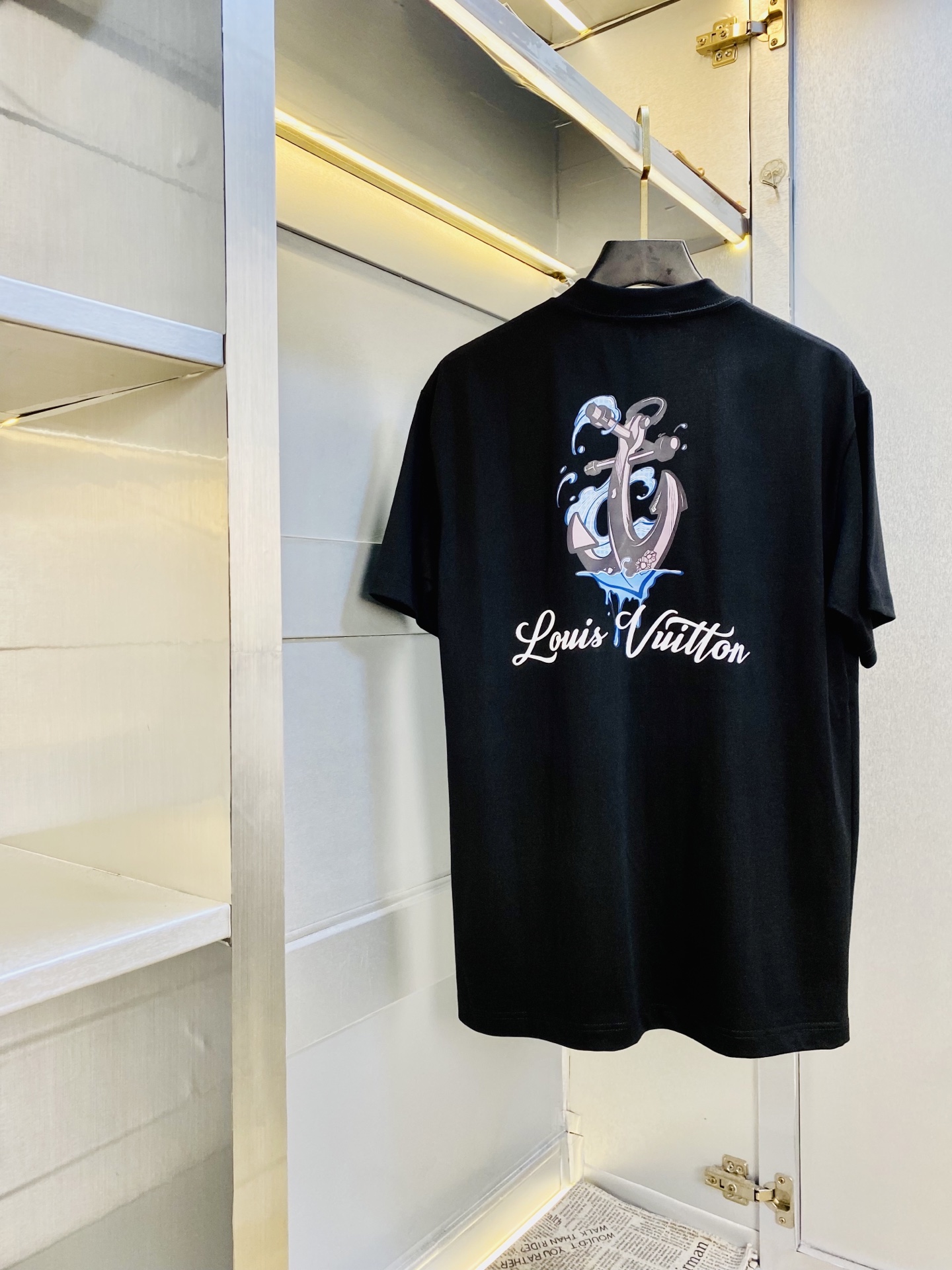 NO:903161,Wearing 220 pounds, Fat Man's Gospel, Couple's Wear Louis Vuitton Lv, original order quality, 2026 latest men's short-sleeved T-shirt, selected counter custom-made top heavyweight pure cotton imported fabrics, all details are perfectly made, 1:1 replica, 100% authentic, original hardware, high-end customized accessories, original factory original label, the upper body effect is amazing!  The size is too large M-3XL (175/-150 pounds wear M),, louis vuitton, louis vuitton, T-shirt, tees, t-shirt,19860909穿220斤 胖子福音 情侣装路易威登Lv 原单品质 2026最新款 男装短袖T恤 精选专柜订制顶级重磅纯棉进口面料 所有细节做工完美1比1复刻 还原正品百分百 原版五金 高端订制辅料 原厂原标 上身效果超赞！码数偏大M-3XL(175/-150斤穿M),,louis vuitton,louis vuitton,T-shirt,tees，t-shirt,,Men's clothing