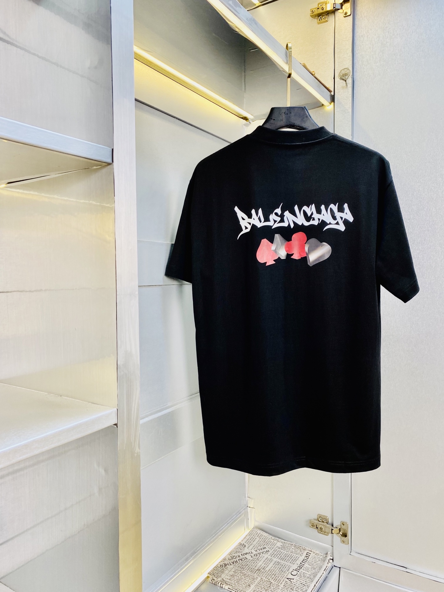 NO:903219,Wearing 220 pounds, Good news for fat people, Balenciaga couple's clothing, original order quality, 2026 latest men's short-sleeved T-shirt, selected counter custom-made top-grade heavyweight pure cotton imported fabrics, all details are perfectly made, 1:1 replica, restored to 100% authentic, original hardware, high-end customized accessories, original factory original label, the upper body effect is amazing!  The size is too large M-3XL (175/-150 pounds wear M),,balenciaga,balenciaga,T-shirt,tees,t-shirt,19860909穿220斤 胖子福音 情侣装巴黎世家Balenciaga 原单品质 2026最新款 男装短袖T恤 精选专柜订制顶级重磅纯棉进口面料 所有细节做工完美1比1复刻 还原正品百分百 原版五金 高端订制辅料 原厂原标 上身效果超赞！码数偏大M-3XL(175/-150斤穿M),,balenciaga,balenciaga,T-shirt,tees，t-shirt,,Men's clothing