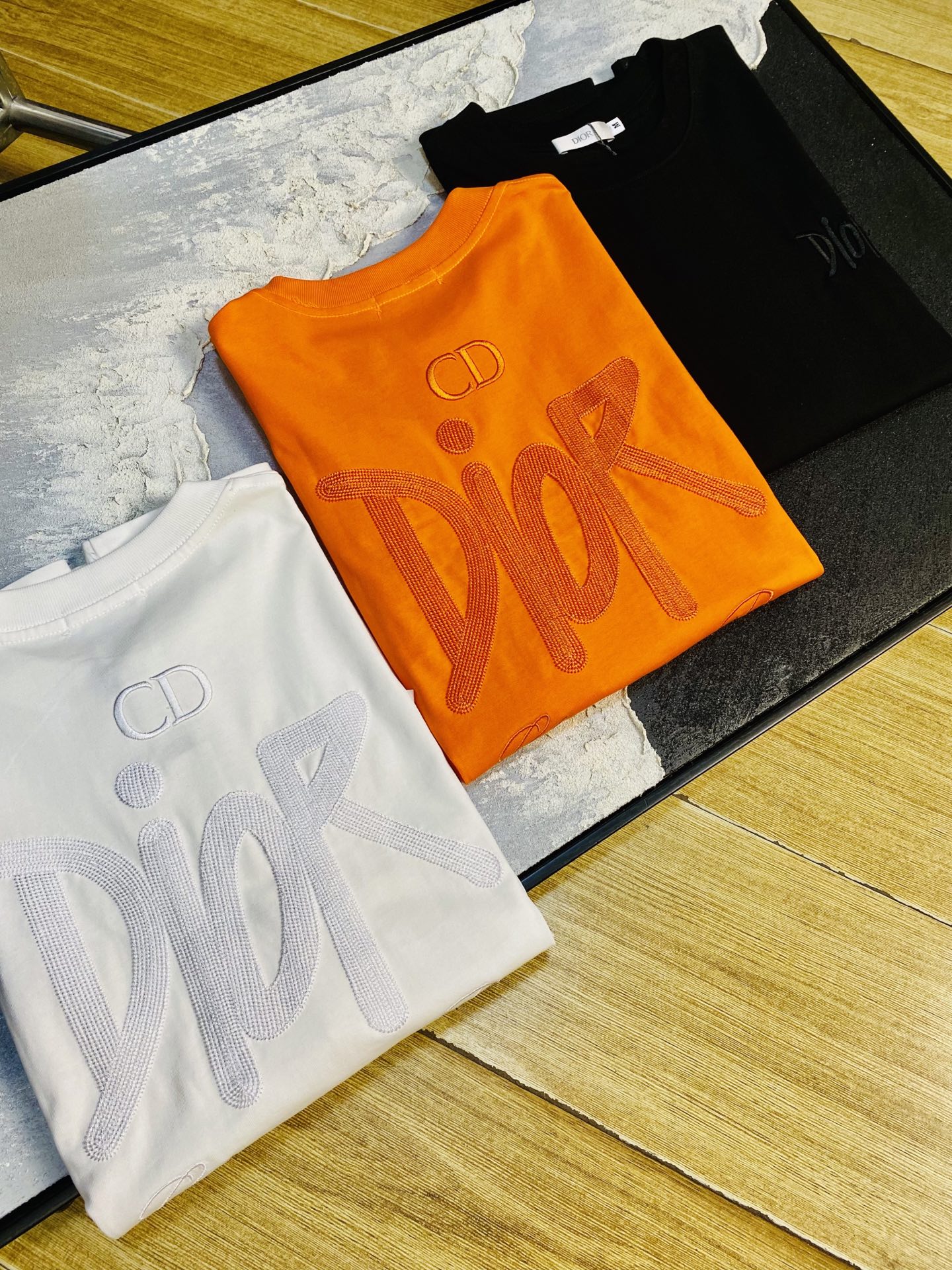 NO:844444,Can wear 210 pounds, couple model, Dior, original quality, 2026 latest short-sleeved T-shirt, heavy craftsmanship!  Selected counters custom-made pure cotton imported fabrics. All details are perfectly crafted and reproduced 1:1 to restore 100% authenticity. Original hardware. High-end customized accessories. Original factory and original labels. The upper body effect is amazing!  Size S-XL (170/catties wear S), dior, dior, T-shirt, tees, t-shirt,19860909可穿210斤 情侣款 迪奥Dior 原单品质 2026最新款短袖T恤 重工艺！精选专柜订制纯棉进口面料 所有细节做工完美1比1复刻 还原正品百分百 原版五金 高端订制辅料 原厂原标 上身效果超赞！码数S-XL（170/斤穿S）,,dior,dior,T-shirt,tees，t-shirt,,Men's clothing