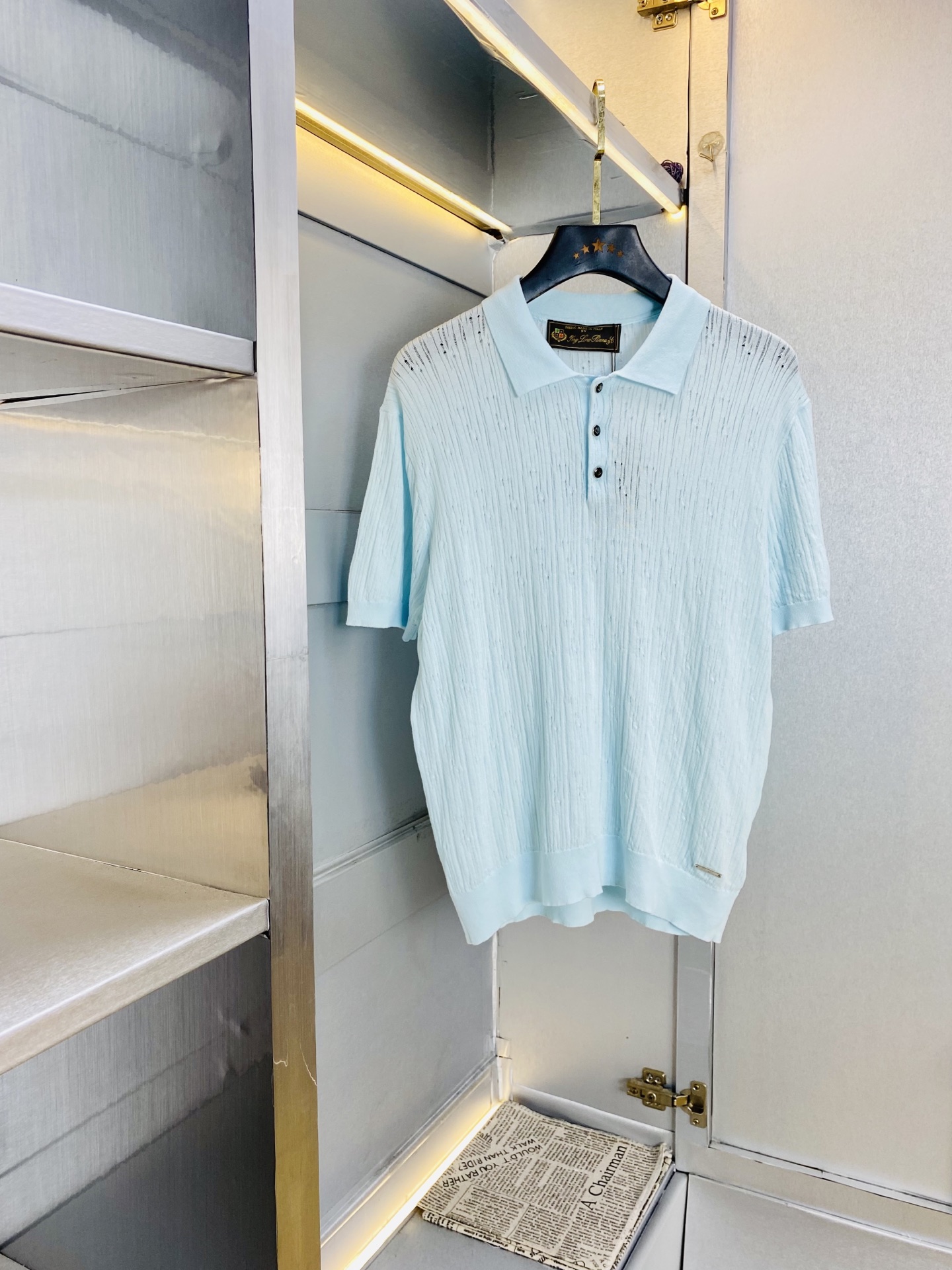 NO:903222,Can wear 220 pounds. Nuoyou Piana Lp. Original quality. 2026 latest clothes. Knitted lapel short sleeves. Selected top-grade Tencel fabrics. Cool and breathable. All details are perfect 1:1 replica. Restore 100% original. Original hardware. High-end customized accessories. Original factory. The upper body effect is great. Size M-4XL, loro piana, T-shirt,19860909可穿220斤 诺悠翩雅Lp 原单品质 2026最新款衣服 翻领针织短袖翻领短袖 精选专柜订制顶级天丝面料 凉快透气所有细节做工完美1比1复刻 还原正品百分百 原版五金 高端订制辅料 原厂原标 上身效果超赞 码数 M-4XL,,loro piana,T-shirt,,Men's clothing