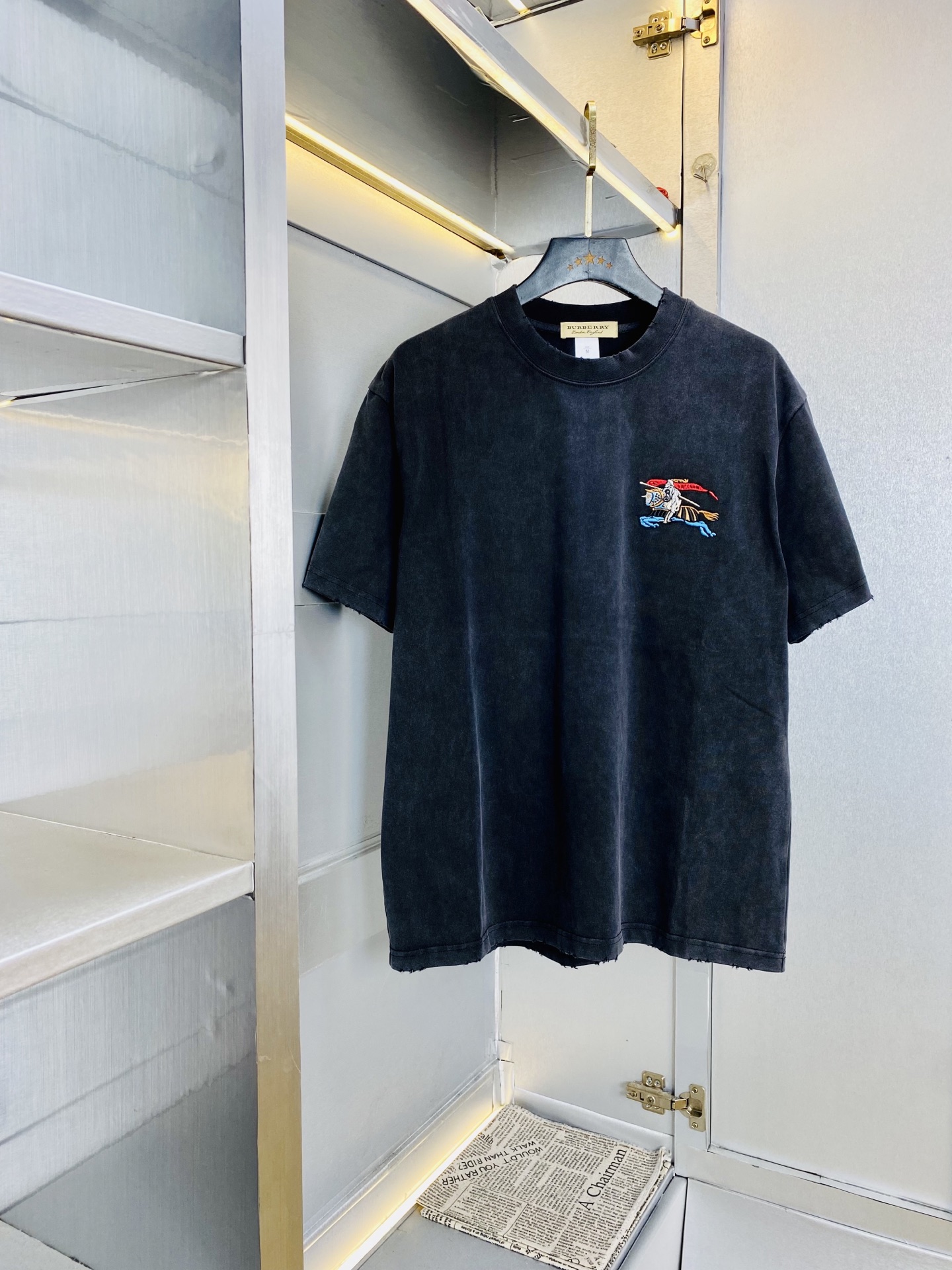NO:914351,Wearing 240 pounds, fat man’s gospel, couple wear Burberry, original order quality, 2026 latest men’s short-sleeved T-shirt, selected counter custom-made top-grade high-weight pure cotton imported fabrics, all details are perfectly made, 1:1 replica, 100% authentic, original hardware, high-end customized accessories, original factory original label, the upper body effect is amazing!  The size is too large S-3XL (175/130 pounds wear S),,burberry,burberry,T-shirt,tees,t-shirt,19860909穿240斤 胖子福音 情侣装巴宝莉Burberry 原单品质 2026最新款 男装短袖T恤 精选专柜订制顶级高克重纯棉进口面料 所有细节做工完美1比1复刻 还原正品百分百 原版五金 高端订制辅料 原厂原标 上身效果超赞！码数偏大S-3XL(175/130斤穿S),,burberry,burberry,T-shirt,tees，t-shirt,,Men's clothing