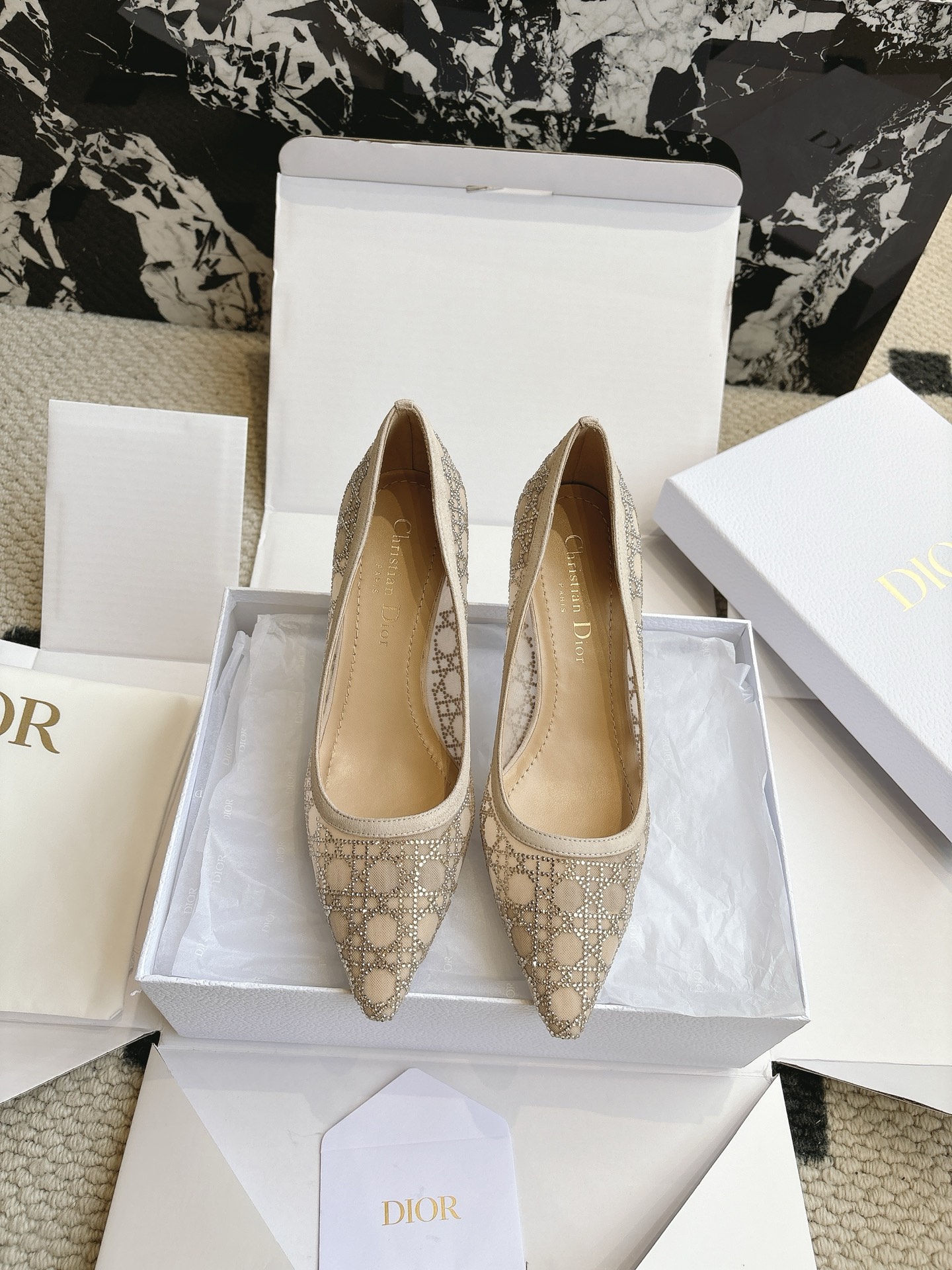 NO:234562,Dio* CD Dio 25ss Spring and Summer Bright Star River Series New High Heels Mesh Upper Paired with Classic Rags of Rainbow Blingbling, so beautiful, the counter can't find any problems except expensive!  Must-in-one annual meeting is versatile and dazzling, and has no resistance to Buling’s things!  Lambskin inner lining; Italian imported cowhide bottom!  Full series size 35-42, high heels, dior, dior, high heels, cowhide, sheepskin19860909Dio* CD迪奥25ss春夏璀璨星河系列新品高跟鞋 网纱鞋面 搭配经典藤格纹水钻 blingbling地闪耀,太美啦,专柜除了贵挑不出毛病！必入款 年会百搭耀眼 对Buling的东西毫无抵抗力！ 小羊皮内里；意大利进口本色牛皮底！ 全系列size 35-42,高跟鞋,dior,dior,high heels,cowhide,sheepskin,Women's Shoes