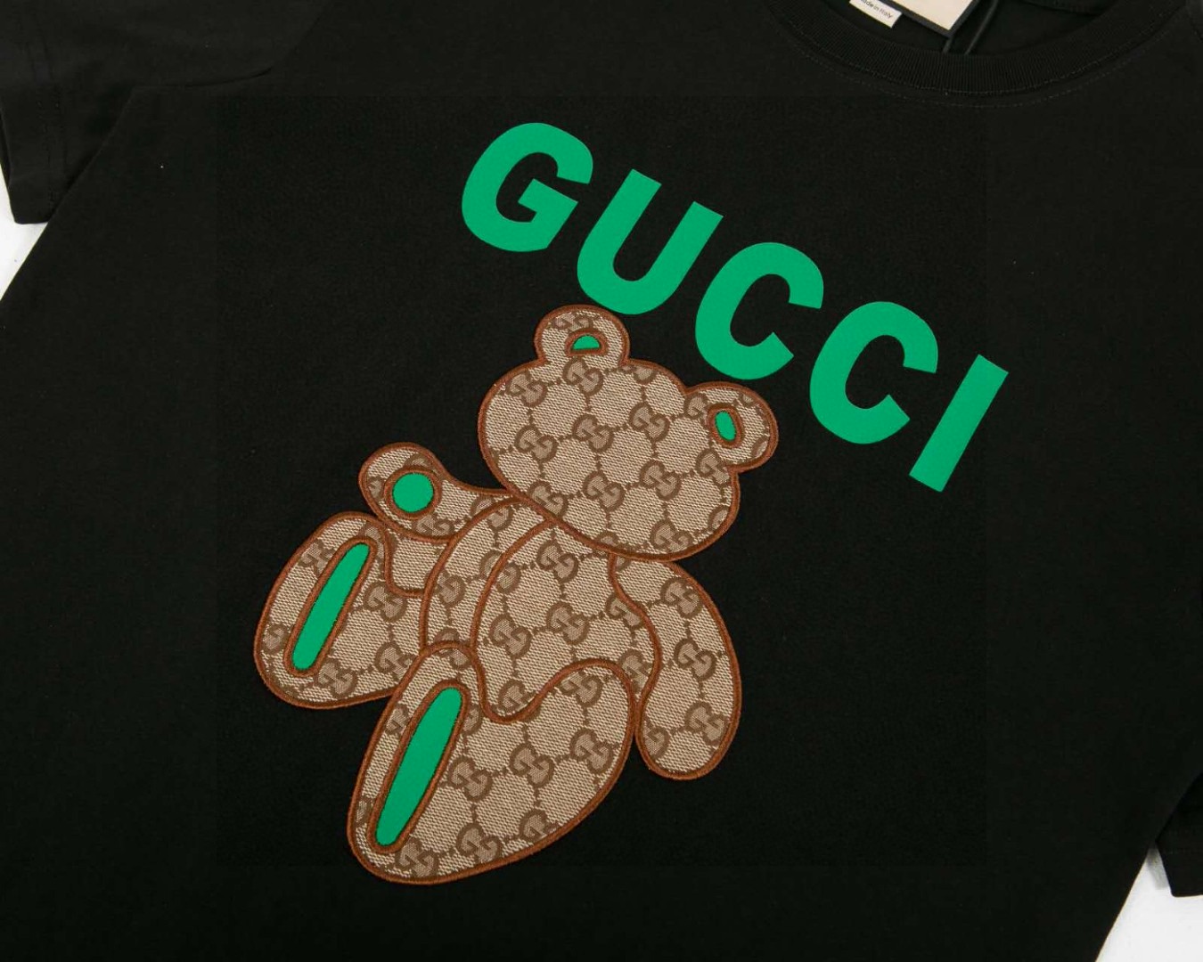 Gucci Camiseta Estampada con Oso de Peluche para Mujer - Colección 2025 3 a1749048421700 8458