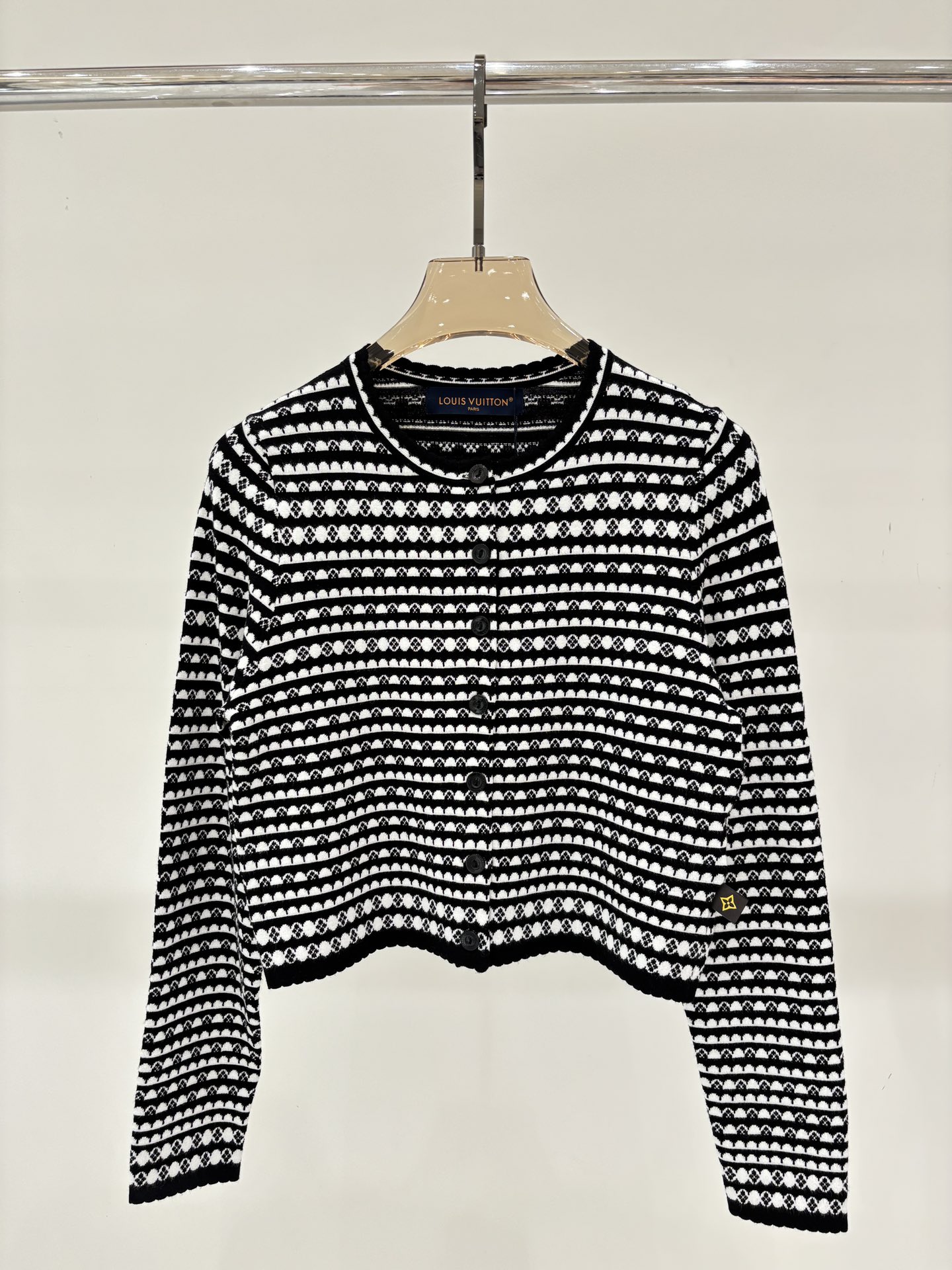 NO:453508,L-home cardigan｜25 spring and summer new round neck letter logo stripes contrasting color casual knitted short cardigan, louis vuitton, alexander wang19860909L家开衫｜25春夏新款圆领字母logo条纹撞色休闲针织短款开衫,,louis vuitton,alexander wang,Women's clothing