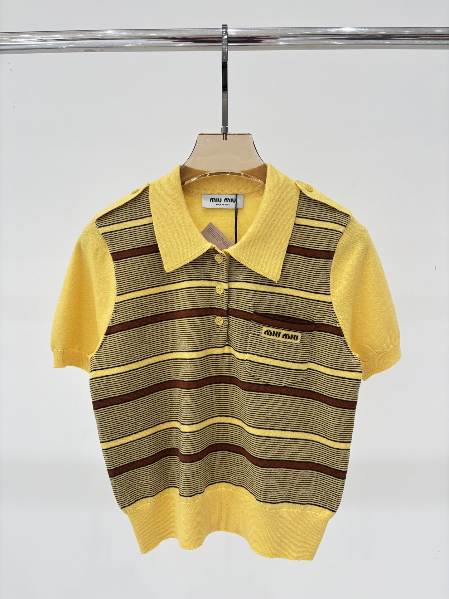 NO:455106,miu short sleeves | 25 summer new lapel letter logo jacquard stripes contrast color casual knitted short sleeves, miumiu, T-shirt, alexander wang19860909miu短袖｜25夏季新款翻领字母logo提花条纹撞色休闲针织短袖,,miumiu,T-shirt,alexander wang,Women's clothing