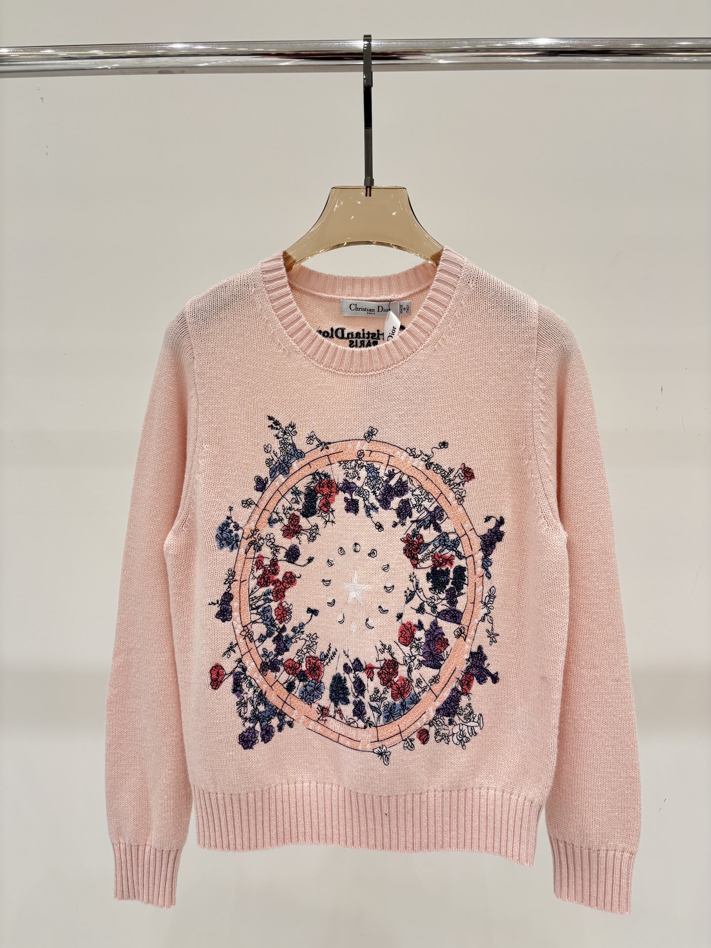 NO:455096,D Parent Long Sleeve | 25 Early Autumn New Round Collar Letters Stars Flower Embroidery Jacquard Simple Casual Knit Long Sleeve, Dior, Alexander Wang19860909D家长袖｜25早秋新款圆领字母星星花卉刺绣提花简约休闲针织长袖,,dior,alexander wang,Women's clothing