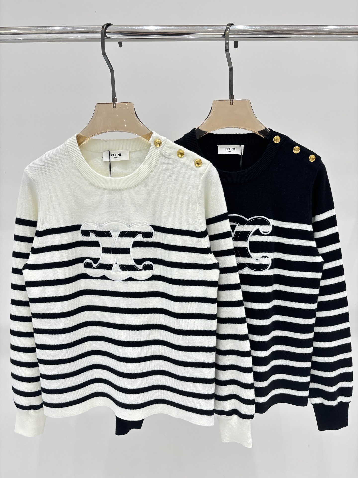 NO:455083,Sailin long sleeves｜25 early autumn new round neck letter logo jacquard stripes contrasting color shoulder metal buckle casual knitted long sleeves, alexander wang19860909赛林长袖｜25早秋新款圆领字母logo提花条纹撞色肩部金属扣休闲针织长袖,,alexander wang,Women's clothing