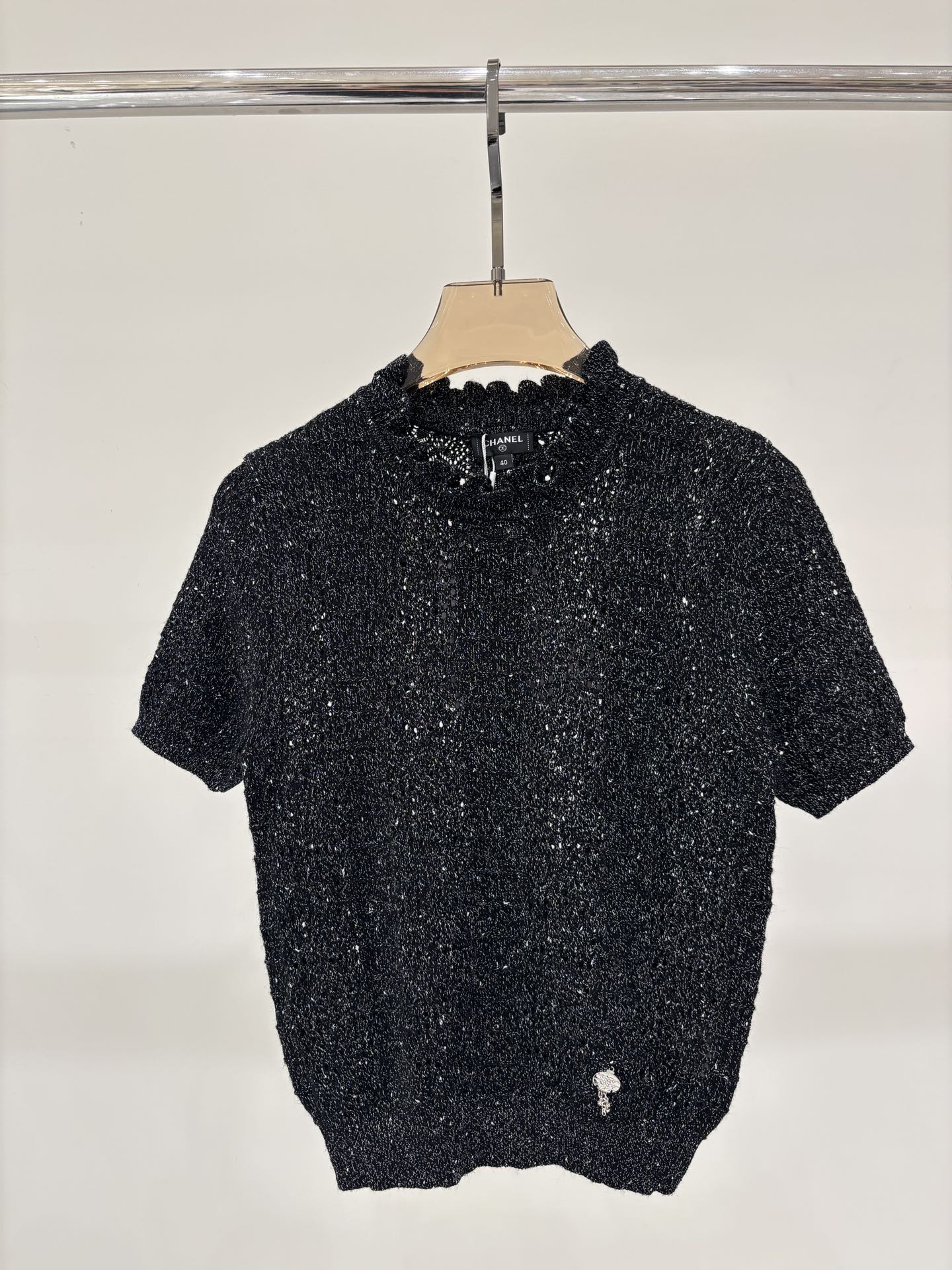 NO:455836,Xiaoxiang short sleeves｜25 summer new round neck letter logo cloud logo wood ear edge decoration bright silk casual knitted short sleeves, T-shirt, alexander wang19860909小香短袖｜25夏季新款圆领字母logo云朵徽标木耳边装饰亮丝休闲针织短袖,,T-shirt,alexander wang,Women's clothing