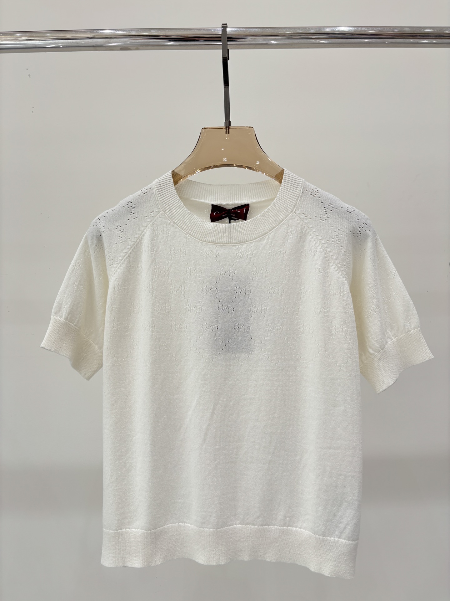 NO:455830,G home short sleeves | 25 summer new round neck letter logo hollow simple casual knitted short sleeves, gucci, T-shirt, alexander wang19860909G家短袖｜25夏季新款圆领字母logo镂空简约休闲针织短袖,,gucci,T-shirt,alexander wang,Women's clothing