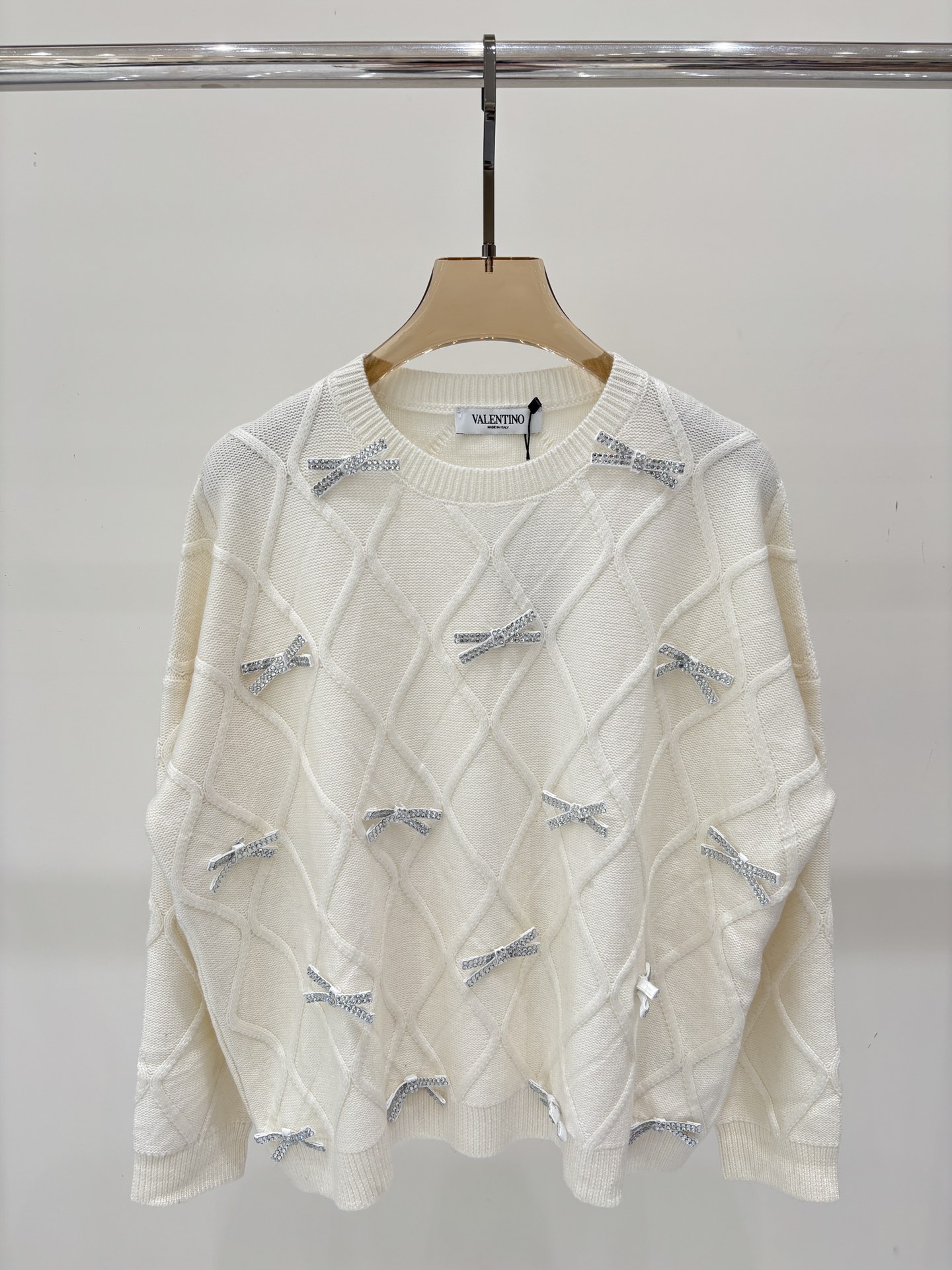 NO:457105,Valentino long sleeves｜25 early autumn new round neck diamond pattern three-dimensional bow simple loose knit top, valentino, alexander wang19860909华伦天奴长袖｜25早秋新款圆领菱形纹立体蝴蝶结简约宽松针织上衣,,valentino,alexander wang,Women's clothing