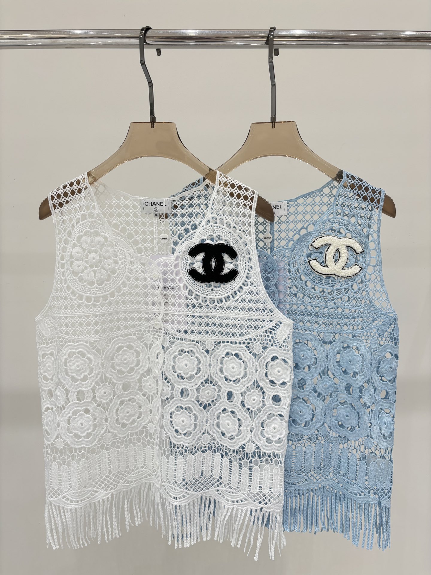 NO:457135,Xiaoxiang vest｜25 summer new round neck letter logo patch hollow pattern hem tassel simple knitted vest, alexander wang19860909小香背心｜25夏季新款圆领字母logo贴布镂空花纹下摆流苏简约针织背心,,alexander wang,Women's clothing