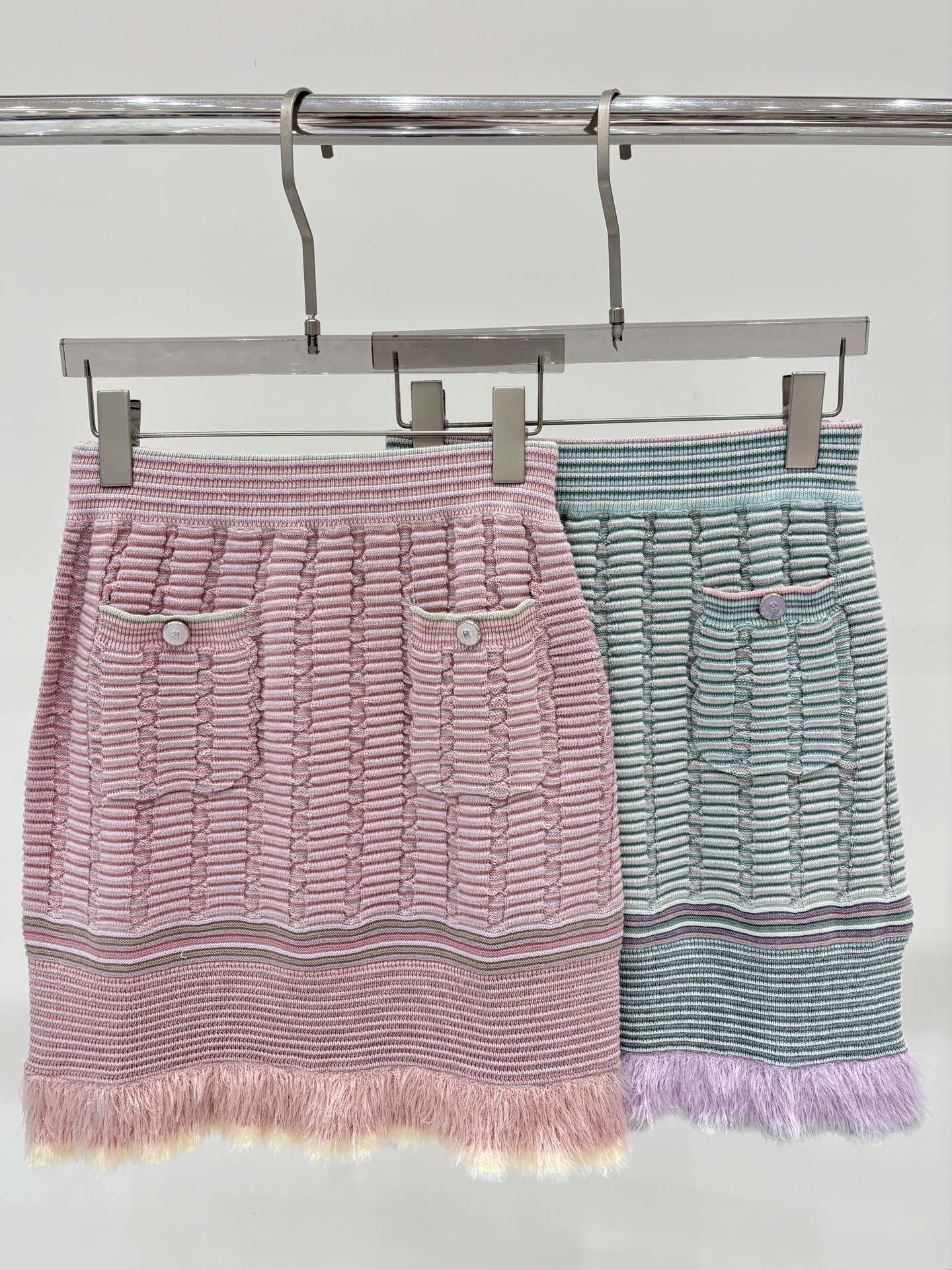 NO:457124,Little fragrance skirt｜25 early autumn new letter logo colorful inlay button hanging hair casual knit skirt, skirts, alexander wang19860909小香半裙｜25早秋新款字母logo彩色嵌花钮扣挂毛休闲针织半裙,,skirts,alexander wang,Women's clothing