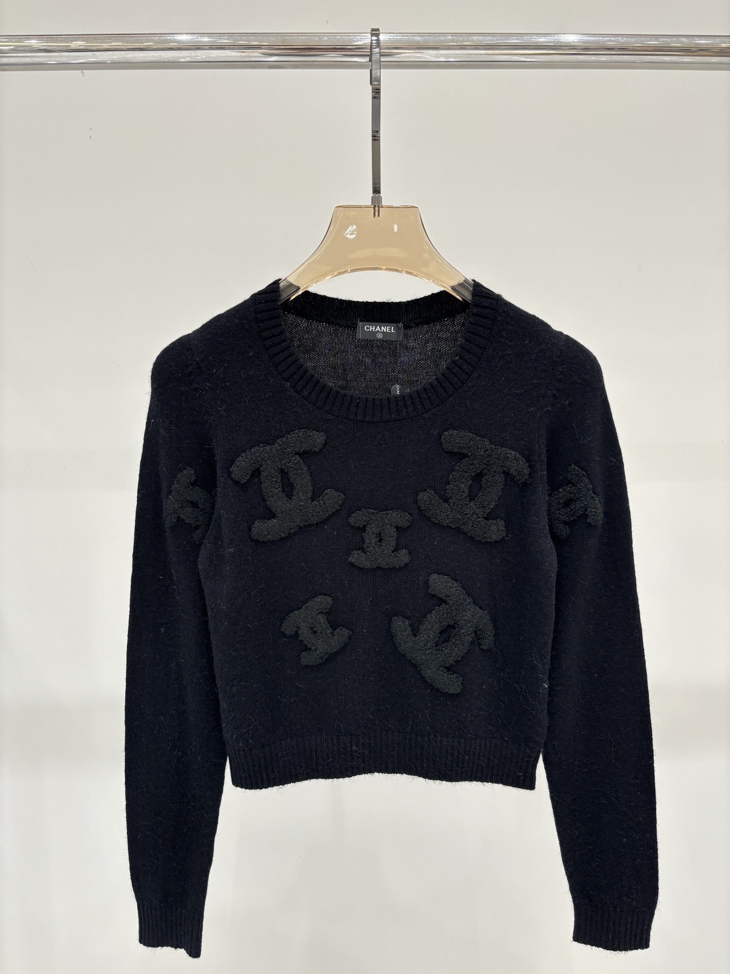 NO:457107,Xiaoxiang Long Sleeve | 25 Spring and Summer New Round Neck Letter Logo Three-dimensional Jacquard Simple Casual Knitted Long Sleeve, Alexander Wang19860909小香长袖｜25春夏新款圆领字母logo立体提花简约休闲针织长袖,,alexander wang,Women's clothing