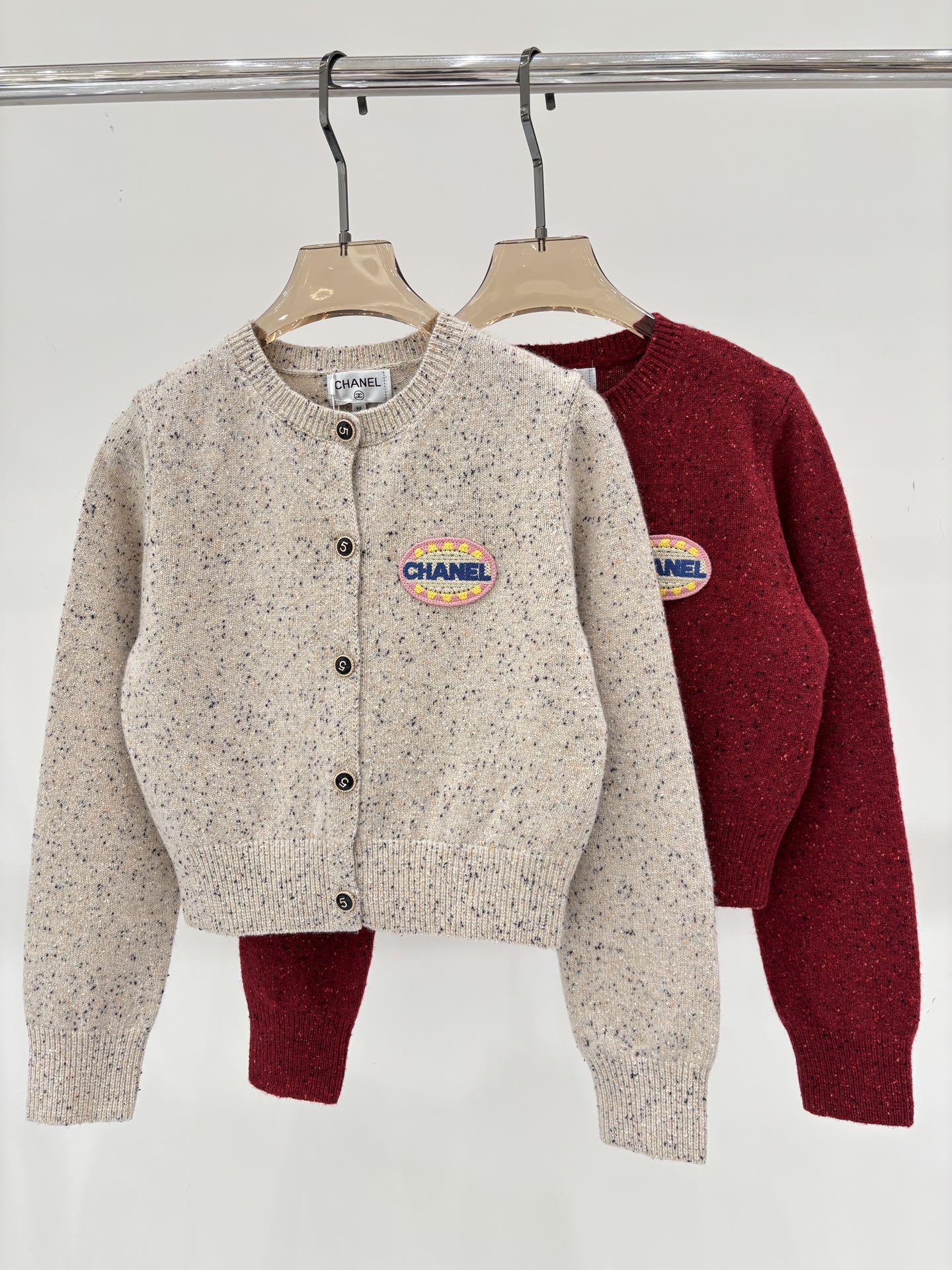 NO:457065,Xiaoxiang cardigan｜25 early autumn new round neck letter logo patch mixed color digital inlay button casual knit cardigan, alexander wang19860909小香开衫｜25早秋新款圆领字母logo贴布混色数字嵌花钮扣休闲针织开衫,,alexander wang,Women's clothing