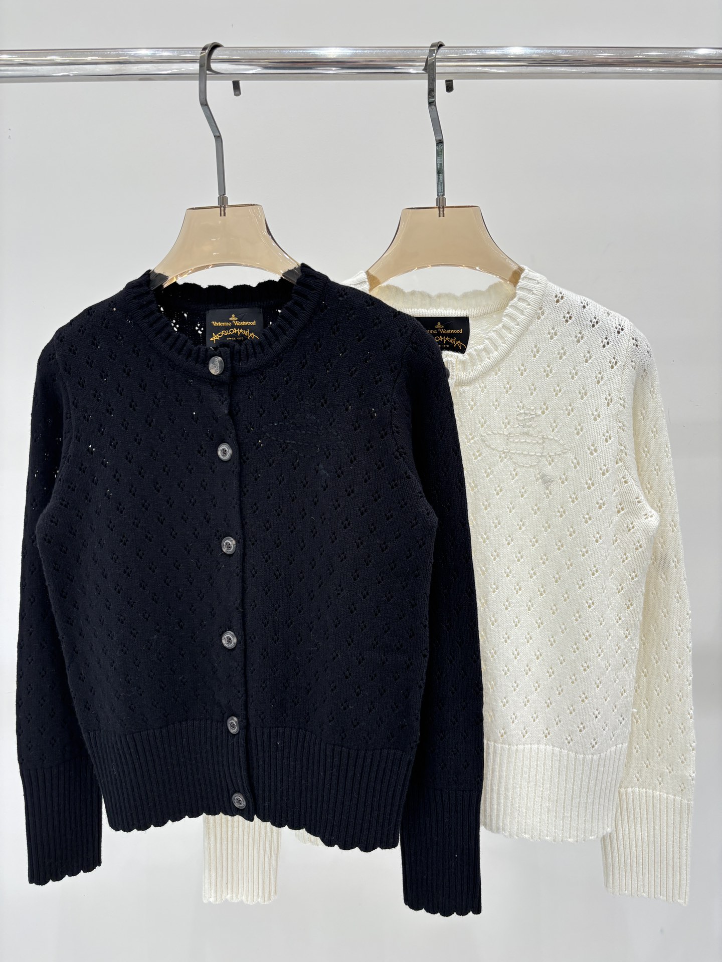 NO:457055,Queen Mother's Cardigan | 25 early autumn new round terrain Saturn logo embroidered inlay button simple casual knitted cardigan, alexander wang19860909西太后开衫｜25早秋新款圆领土星logo刺绣嵌花钮扣简约休闲针织开衫,,alexander wang,Women's clothing