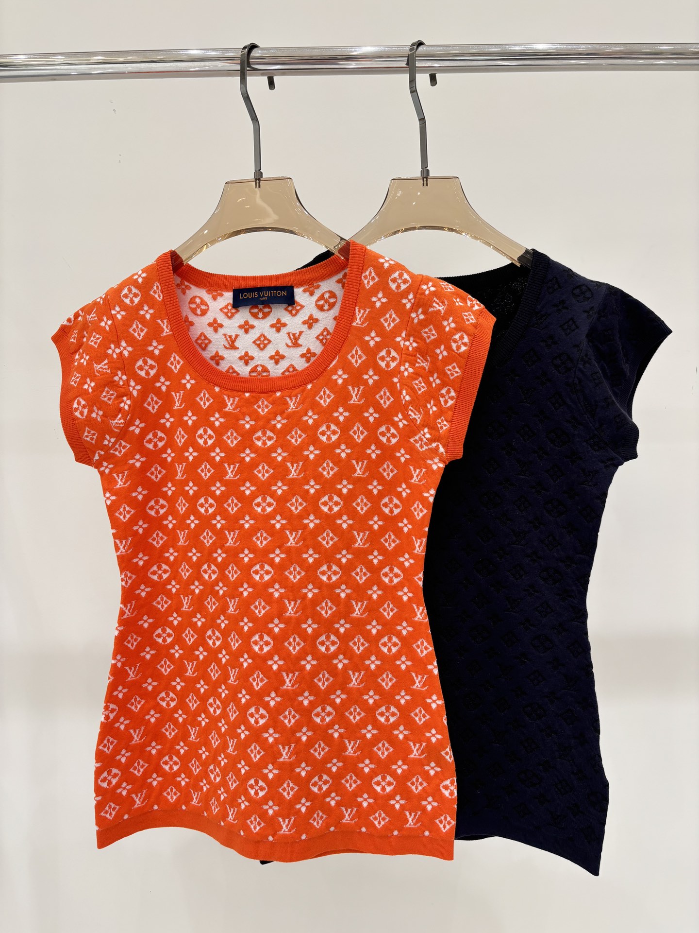 NO:457690,L home short sleeves｜25 summer new round neck letter logo jacquard full print contrast color casual knitted short sleeves, louis vuitton, T-shirt, alexander wang19860909L家短袖｜25夏季新款圆领字母logo提花满印撞色休闲针织短袖,,louis vuitton,T-shirt,alexander wang,Women's clothing