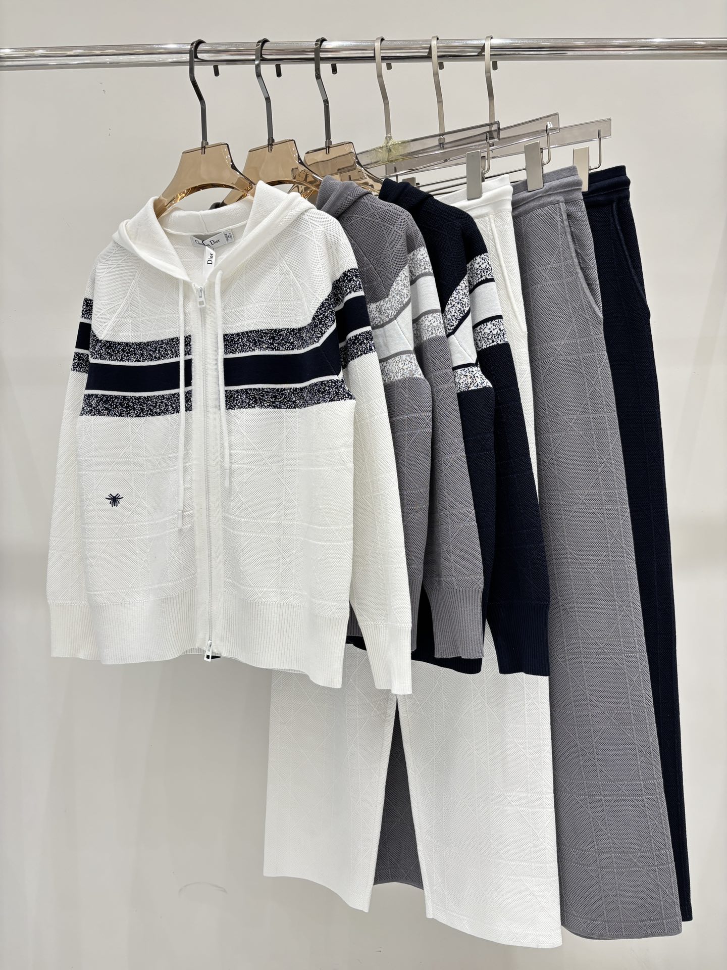 NO:457678,D home set｜25 early autumn new hooded letters bee embroidery stripes contrasting color casual knit set, dior, hats, alexander wang19860909D家套装｜25早秋新款连帽字母蜜蜂刺绣条纹撞色休闲针织套装,,dior,hats,alexander wang,Women's clothing