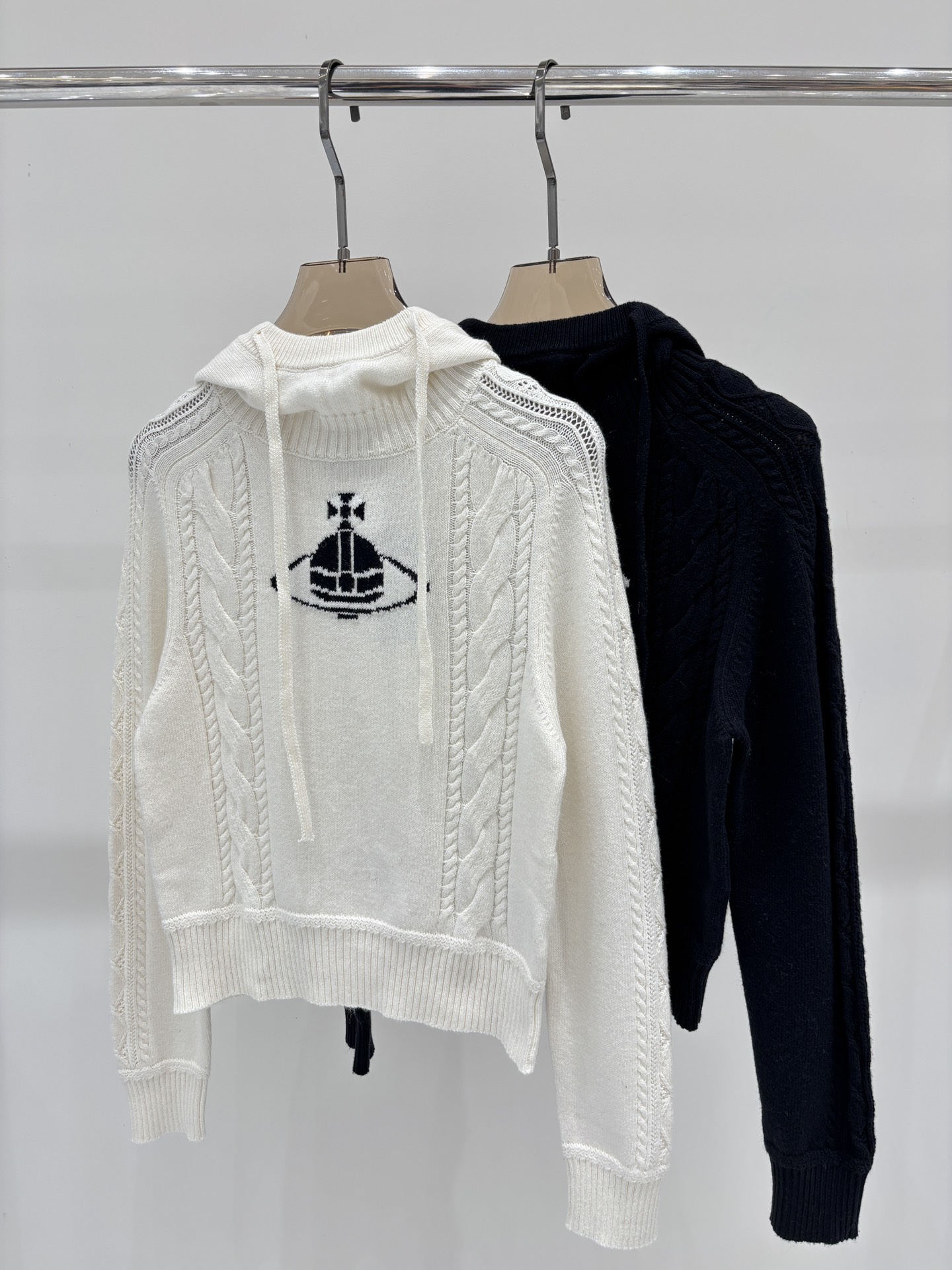 NO:462990,Queen Mother Citizen Long Sleeve | 25 Early Autumn New Hooded Contrast Cold Pattern Saturn Logo Jacquard Simple Casual Knitted Pullover Top, Hats, Alexander Wang19860909西太后长袖｜25早秋新款连帽撞色绞花纹土星logo提花简约休闲针织套头上衣,,hats,alexander wang,Women's clothing