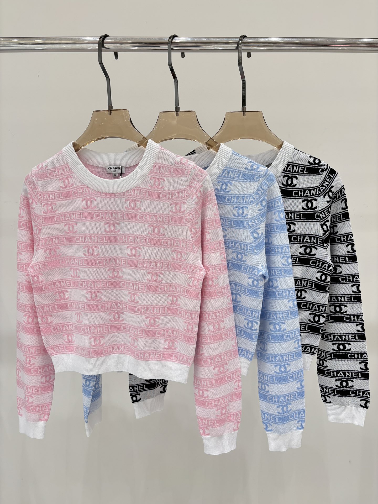 NO:462957,Xiaoxiang Long Sleeve | 25 early autumn new round neck contrasting letter logo jacquard full print Xiaoxiang style simple commuter knitted pullover top, alexander wang19860909小香长袖｜25早秋新款圆领撞色字母logo提花满印小香风简约通勤针织套头上衣,,alexander wang,Women's clothing