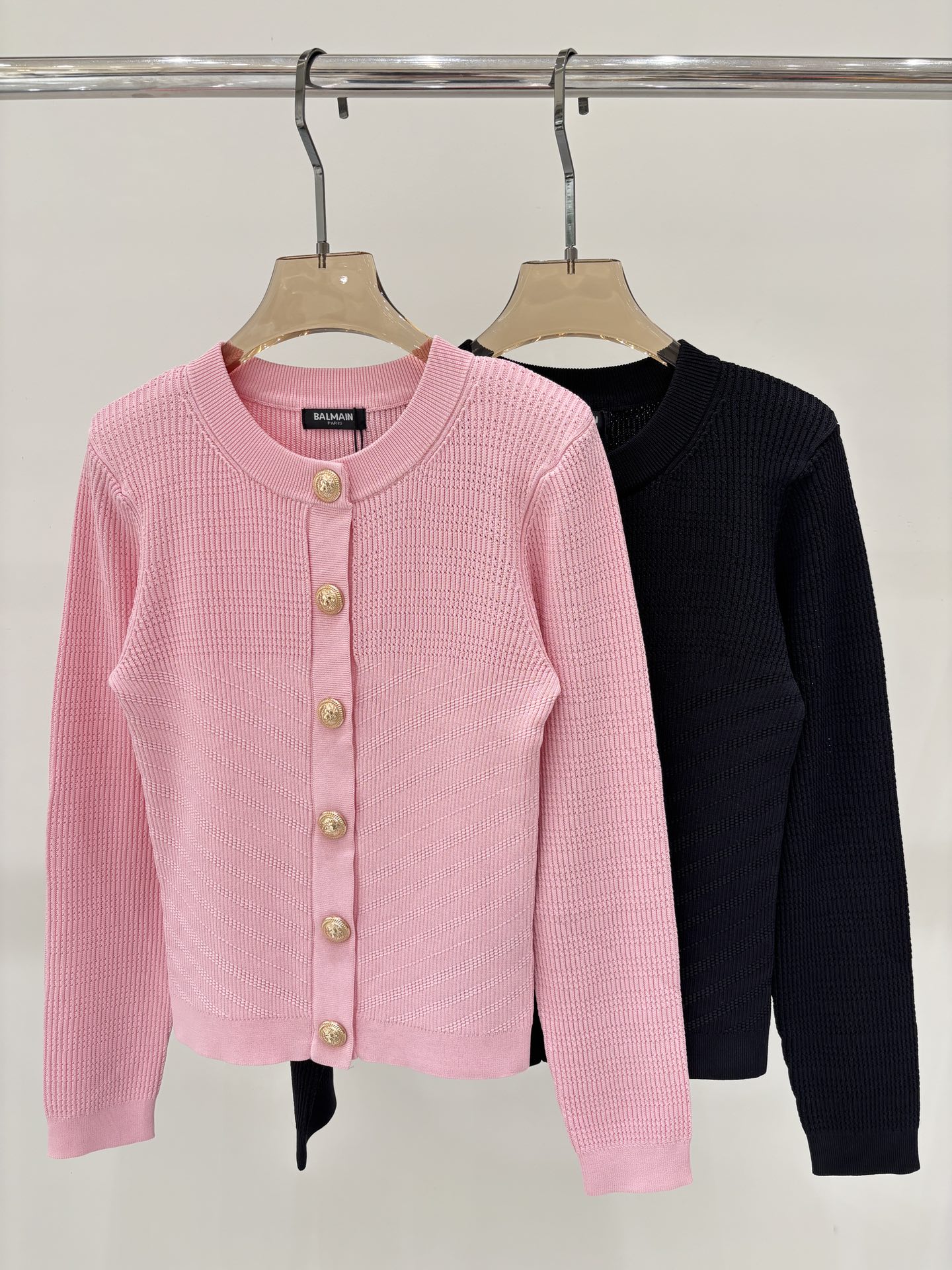 NO:462951,Balmain Cardigan | 25 early autumn new round neck heavy industry hardware button retro jacquard simple slim fit knit cardigan, balmain, alexander wang19860909巴尔曼开衫｜25早秋新款圆领重工五金钮扣复古提花简约修身针织开衫,,balmain,alexander wang,Women's clothing