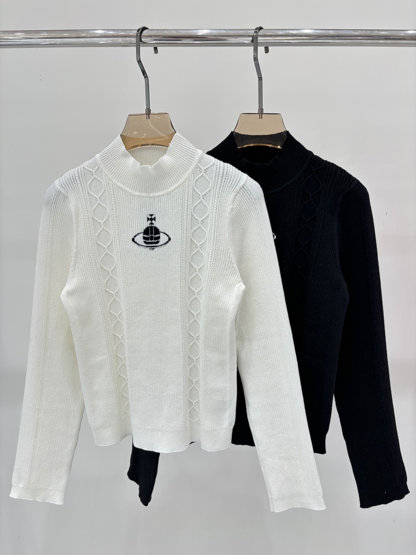 NO:462953,Queen Mother Citizen Long Sleeve | 25 Early Autumn New Round Neck Rhombus Check Three-dimensional Jacquard Saturn Logo Print Simple Knitted Top, Alexander Wang19860909西太后长袖｜25早秋新款圆领菱形格纹立体提花土星logo印花简约针织上衣,,alexander wang,Women's clothing