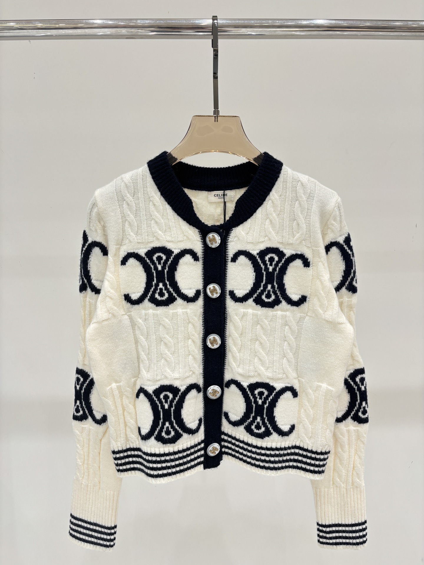 NO:462912,Sailin Cardigan｜25 early autumn new round neck letter logo jacquard full print inlay metal button heavy industry contrast color casual knit cardigan, alexander wang19860909赛林开衫｜25早秋新款圆领字母logo提花满印嵌花金属扣重工撞色休闲针织开衫,,alexander wang,Women's clothing