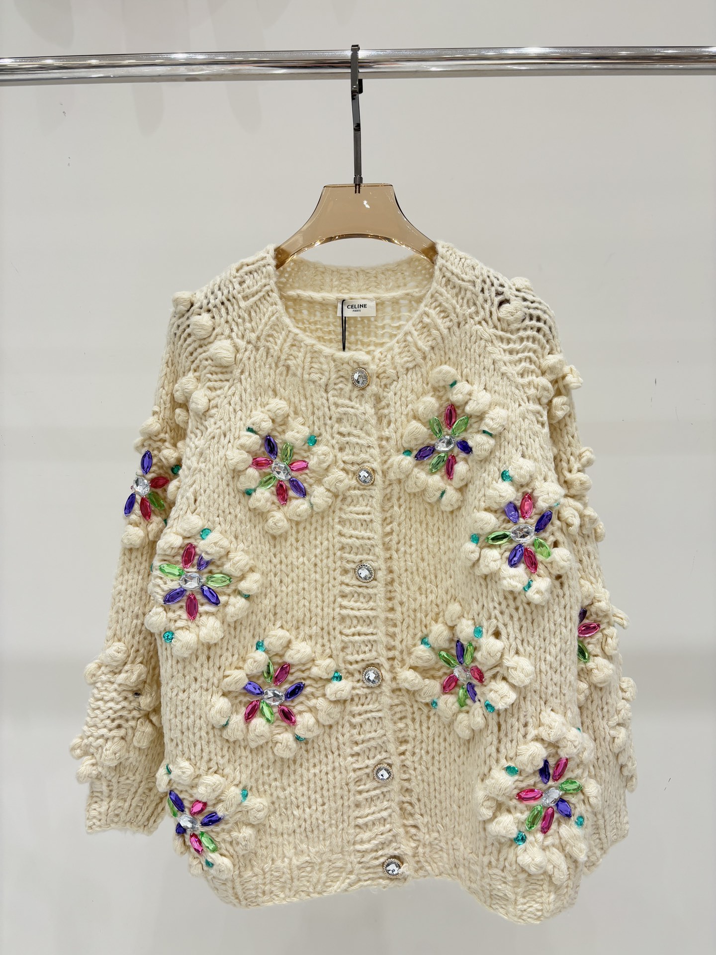 NO:492639,Sailin Cardigan | 25 early autumn new round neck color crystal three-dimensional crochet flower inlay button thick needle casual knitted cardigan color apricot sizeS M L,,alexander wang19860909赛林开衫｜25早秋新款圆领彩色水晶立体钩织花朵嵌花钮扣粗针休闲针织开衫 颜色杏色 sizeS M L,,alexander wang,Women's clothing
