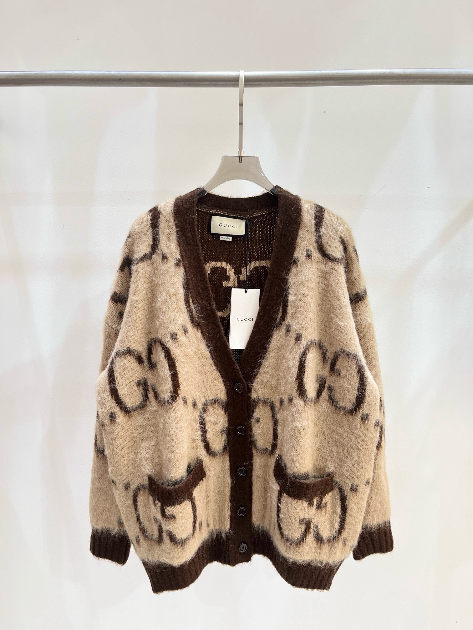 NO:492613,ＧHome Cardigan｜25 Early Autumn New V-neck Contrast Color Mohair Double G Jacquard Knit Cardigan Men and Women Knitted Jackets Uniform Color Size SML,,jackets & coats,alexander wang19860909Ｇ家开衫｜25早秋新款V领撞色马海毛双G提花针织开衫男女同款针织外套 颜色均色 size SML,,jackets & coats,alexander wang,Women's clothing