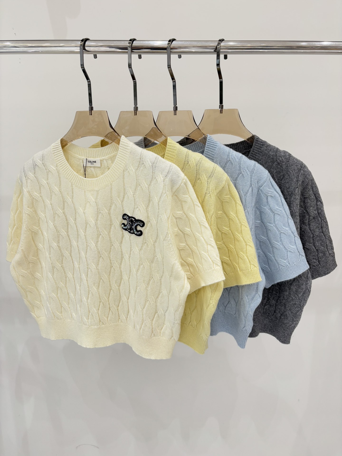 NO:492603,Sailin short sleeves｜25 spring and summer new round neck letter logo beaded embroidered jacquard simple short curved casual knitted short sleeves color bead white light yellow light blue charcoal gray sizeS M L,,T-shirt,alexander wang19860909赛林短袖｜25春夏新款圆领字母logo串珠刺绣提花简约短款绞花休闲针织短袖 颜色米白 浅黄 浅蓝 炭灰 sizeS M L,,T-shirt,alexander wang,Women's clothing