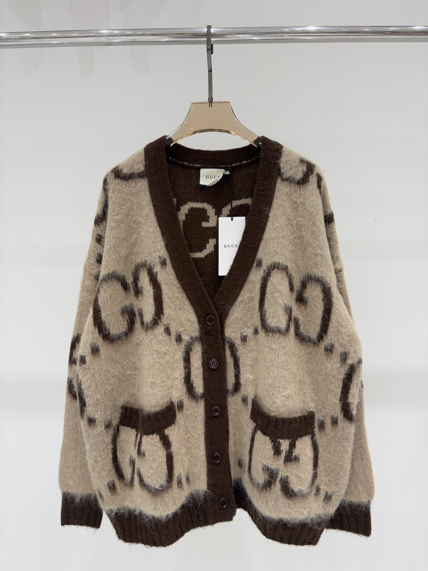 NO:492562,ＧHome Cardigan｜25 Early Autumn New V-neck Contrast Color Mohair Double G Jacquard Knit Cardigan Men and Women Knitted Jackets Uniform Color Size SML,,jackets & coats,alexander wang19860909Ｇ家开衫｜25早秋新款V领撞色马海毛双G提花针织开衫男女同款针织外套 颜色均色 size SML,,jackets & coats,alexander wang,Women's clothing