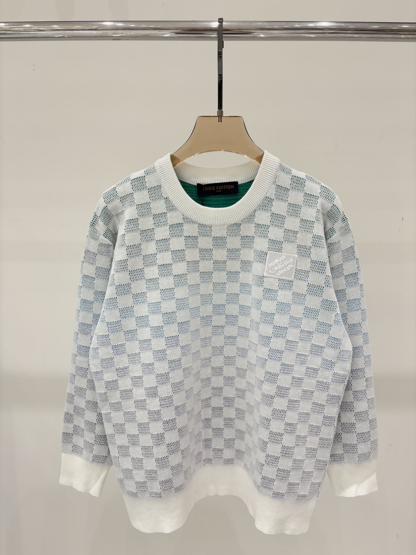 NO:499109,L Parent Sleeve | 25 Early Autumn New Round Neck Contrast Color Check Gradient Letter Logo Embroidery Simple Lazy Knitted Pullover Top Color Uniform Color Size SML,,louis vuitton,alexander wang19860909L家长袖｜25早秋新款圆领撞色格纹渐变色字母logo刺绣简约慵懒针织套头上衣 颜色 均色 size SML,,louis vuitton,alexander wang,Women's clothing